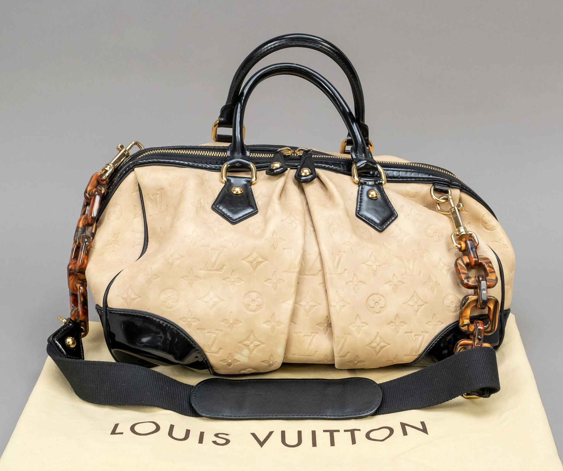 Null Louis Vuitton, Limited Edition Ivory Embossed Monogram Stephen Bag, pelle d&hellip;