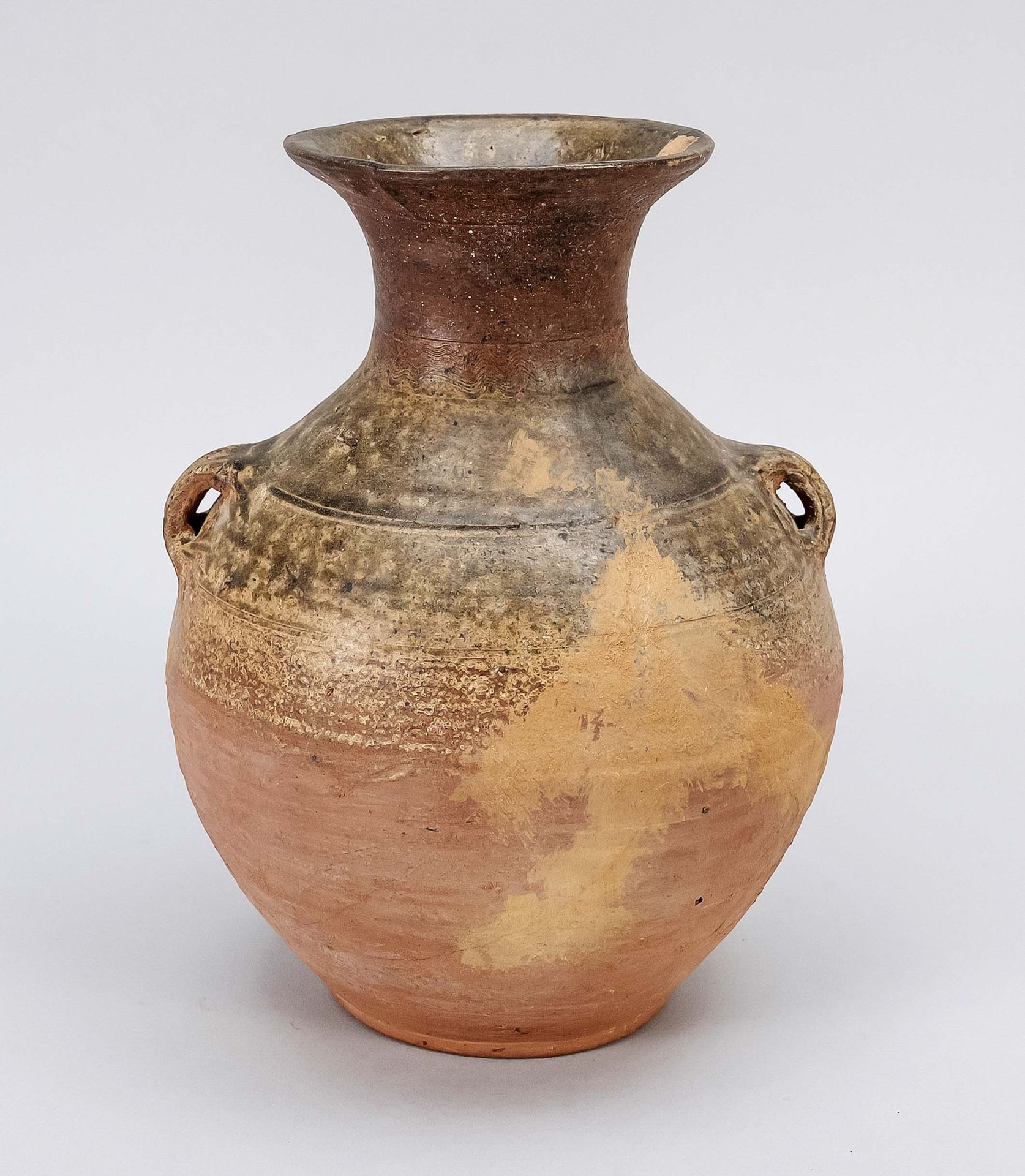 Null Bauchige Vase, China, wohl 3.-6. Jh. N. Chr., bauchige Vase mit auskragende&hellip;