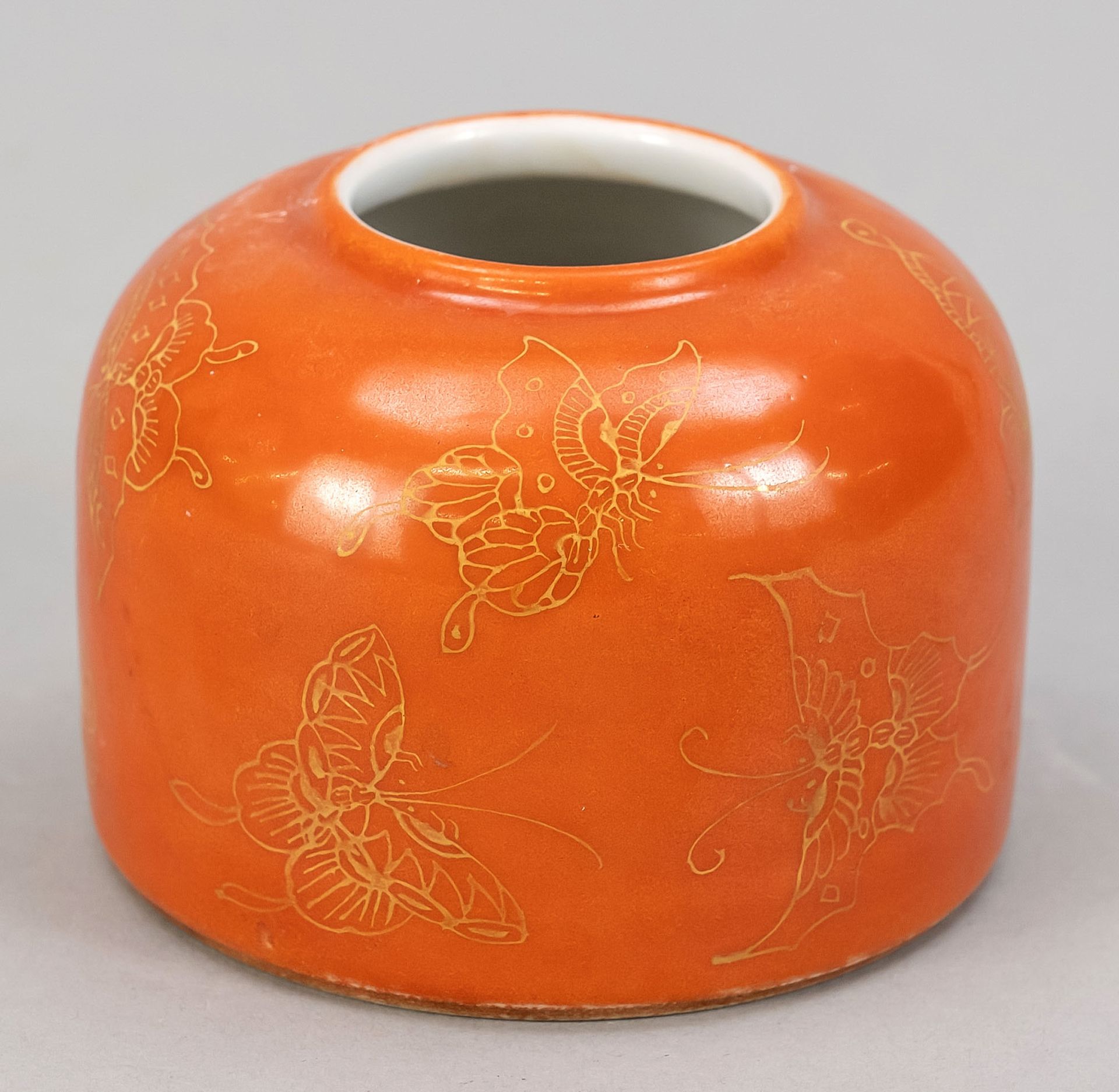 Null Brush washer with butterflies, China, 19th/20th century, monochrome, coral &hellip;