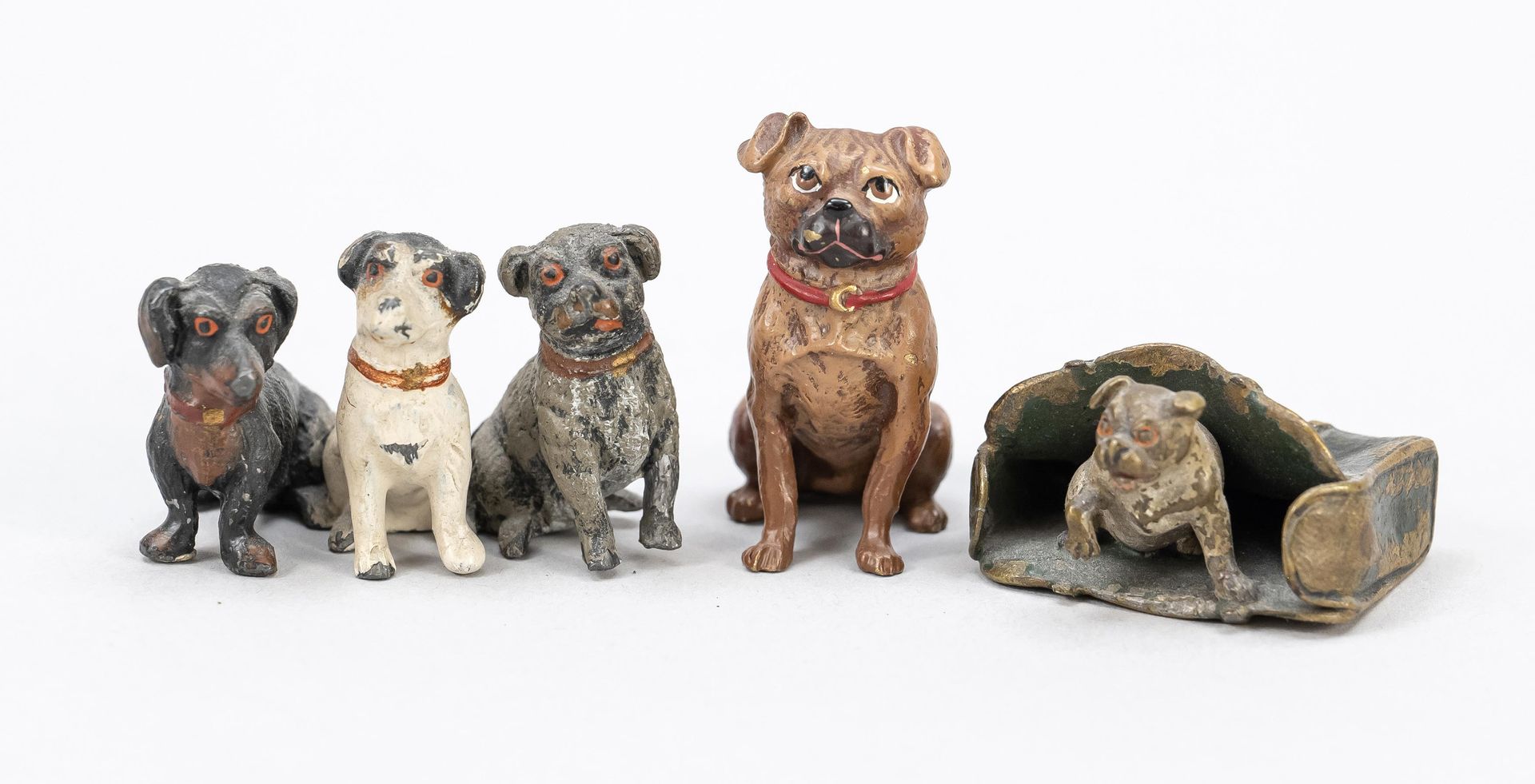 Null Tre bronzetti a forma di cani vari alla maniera dei bronzi viennesi, 1900 c&hellip;