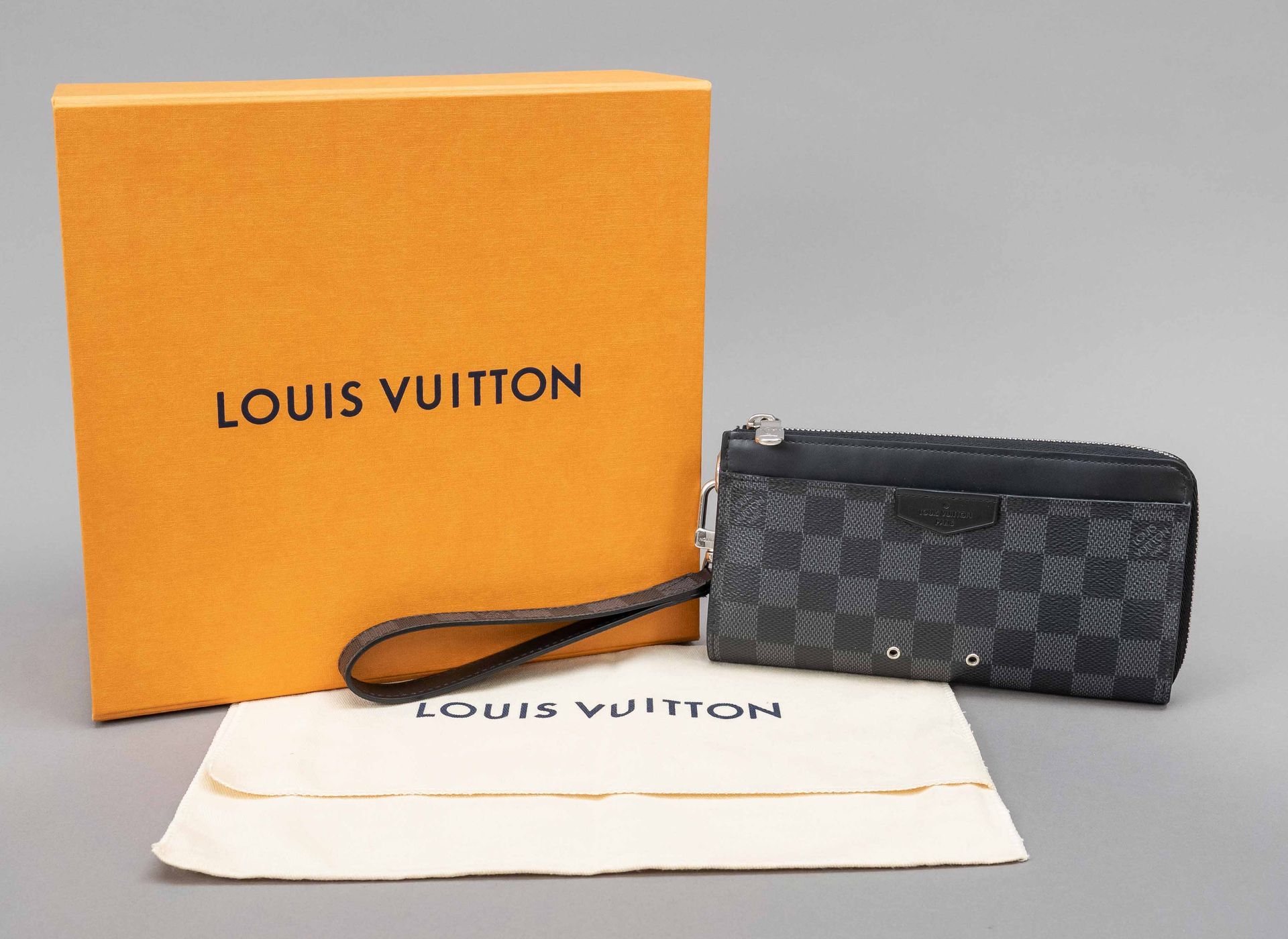 Louis Vuitton, Zippy Dragonne Damier Graphite Canvas Wal…