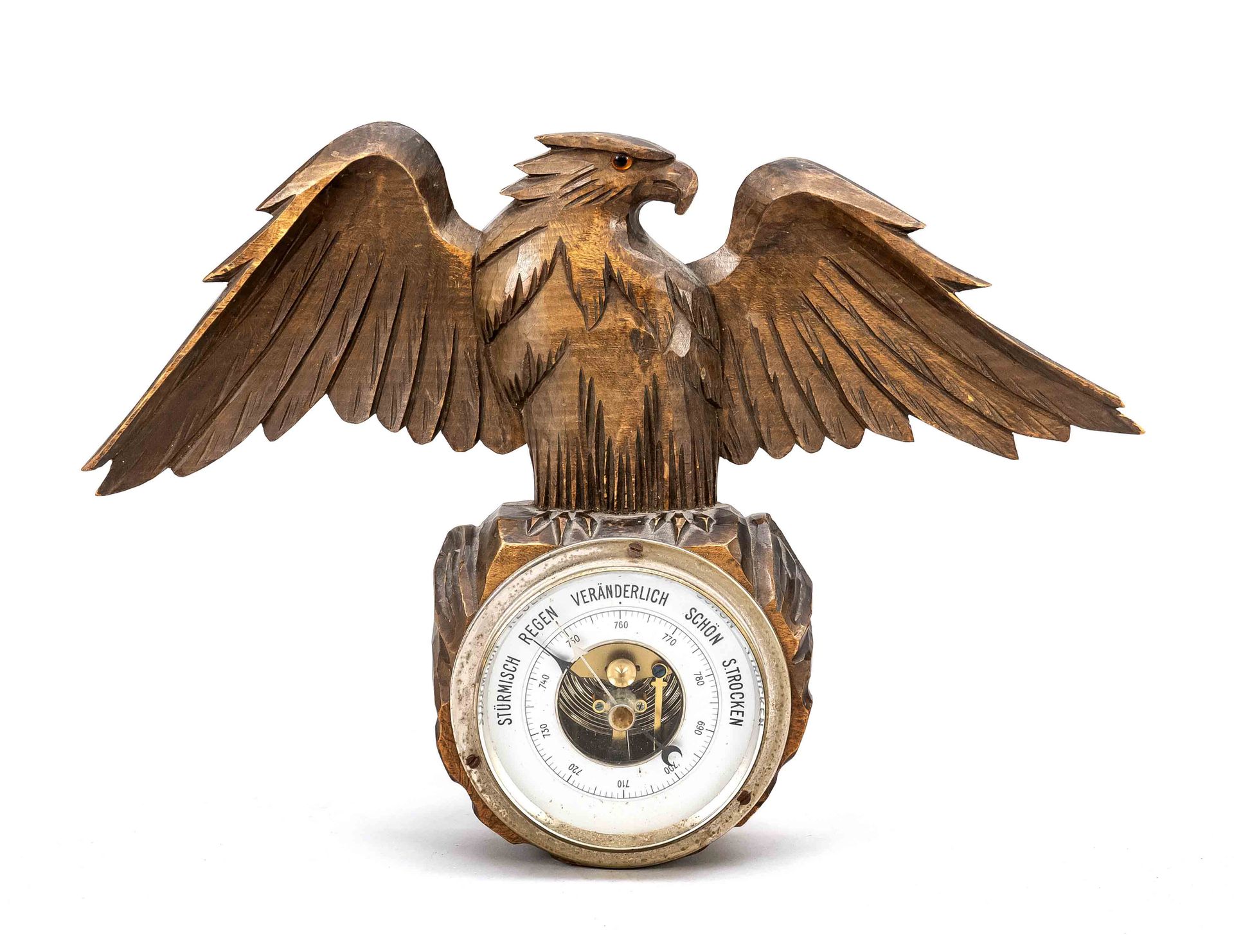 Null 壁式气压计，20世纪上半叶，木雕，老鹰有玻璃眼睛和展开的翅膀，高22厘米，宽31.5厘米