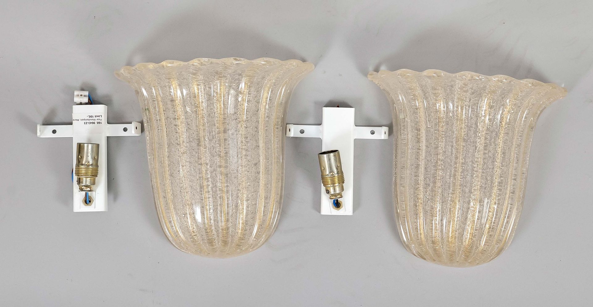 Null Pair of wall lamps, Italy/Murano?, 20th c., wall brackets of lacquered stee&hellip;