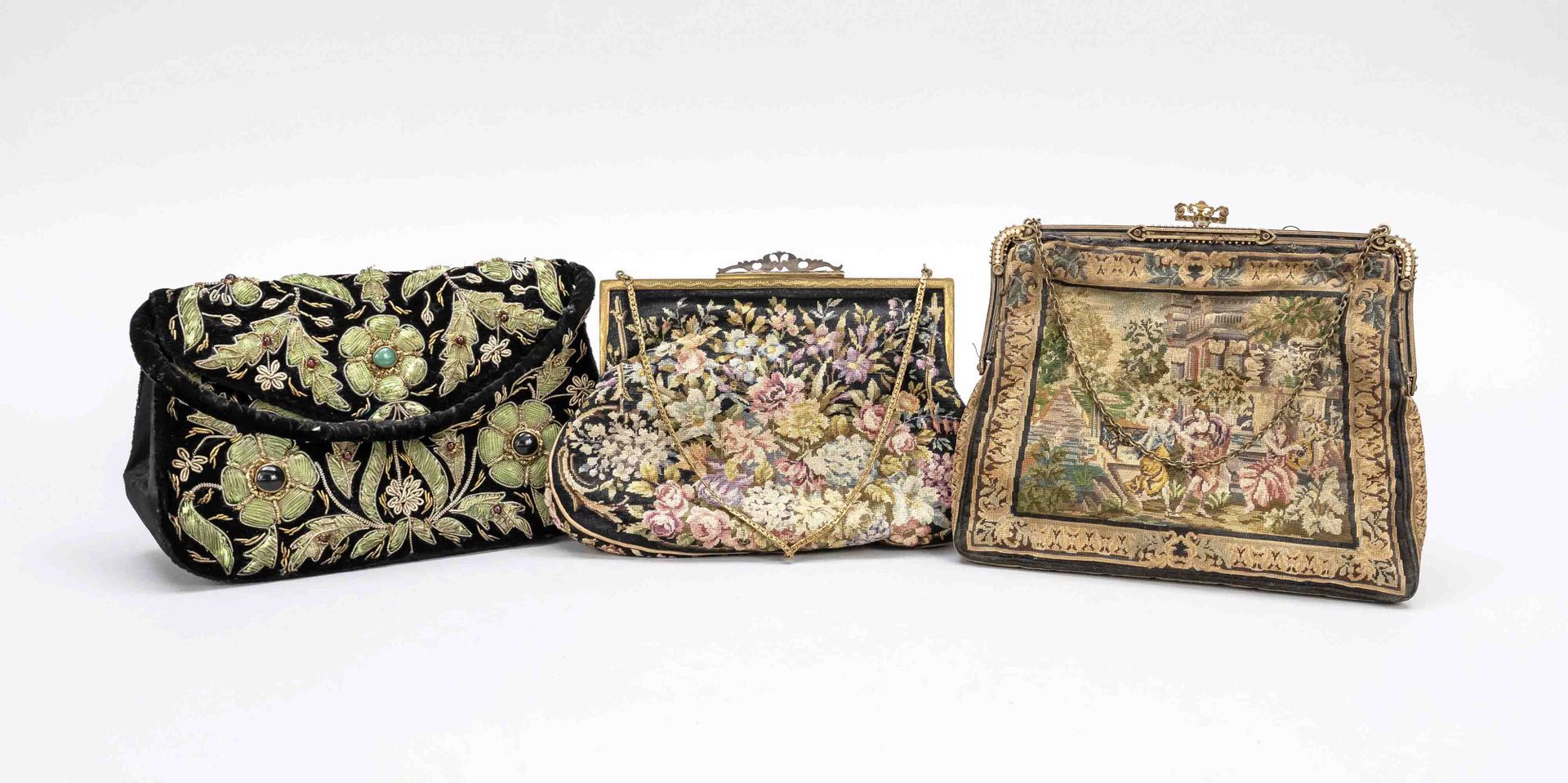 Null 3 handbags: Handbag with floral petit point embroidery, c. 1900. Metal hand&hellip;