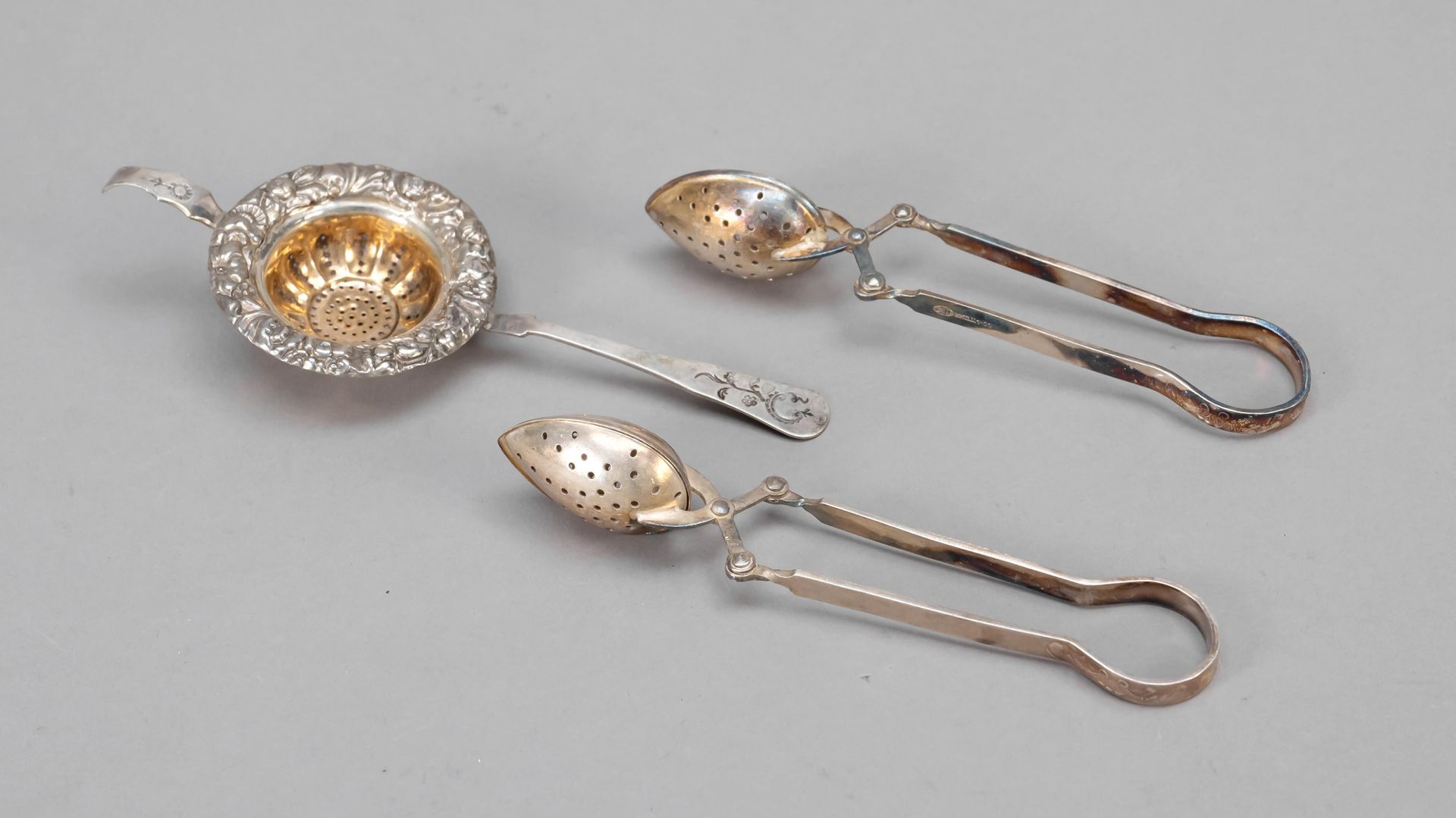 Null Three tea strainers, 1x German, 20th c., SIlber 800/000, curved handle, rou&hellip;