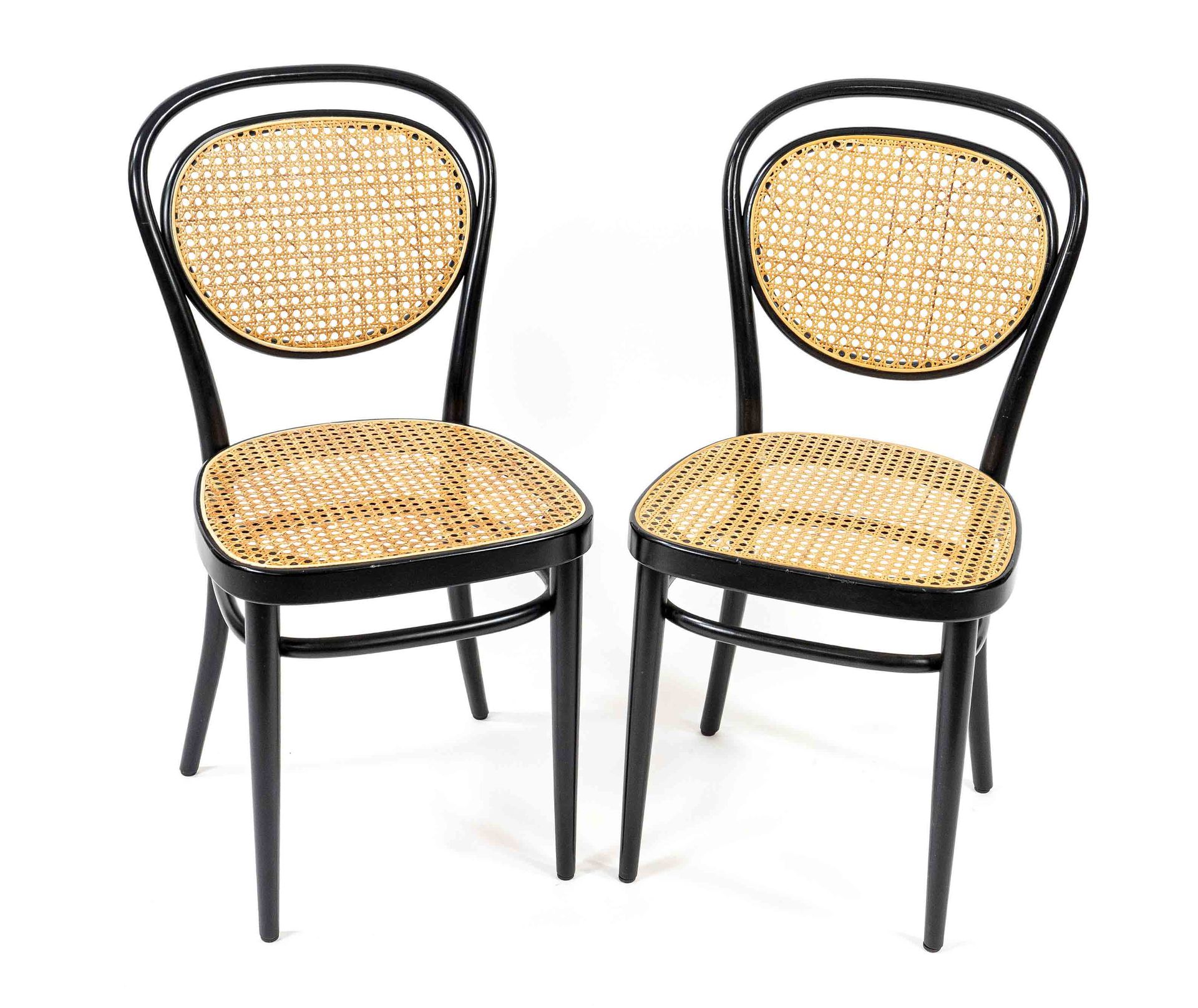 Null Paire de chaises Thonet, 20e siècle, bois de hêtre teinté, siège avec canna&hellip;