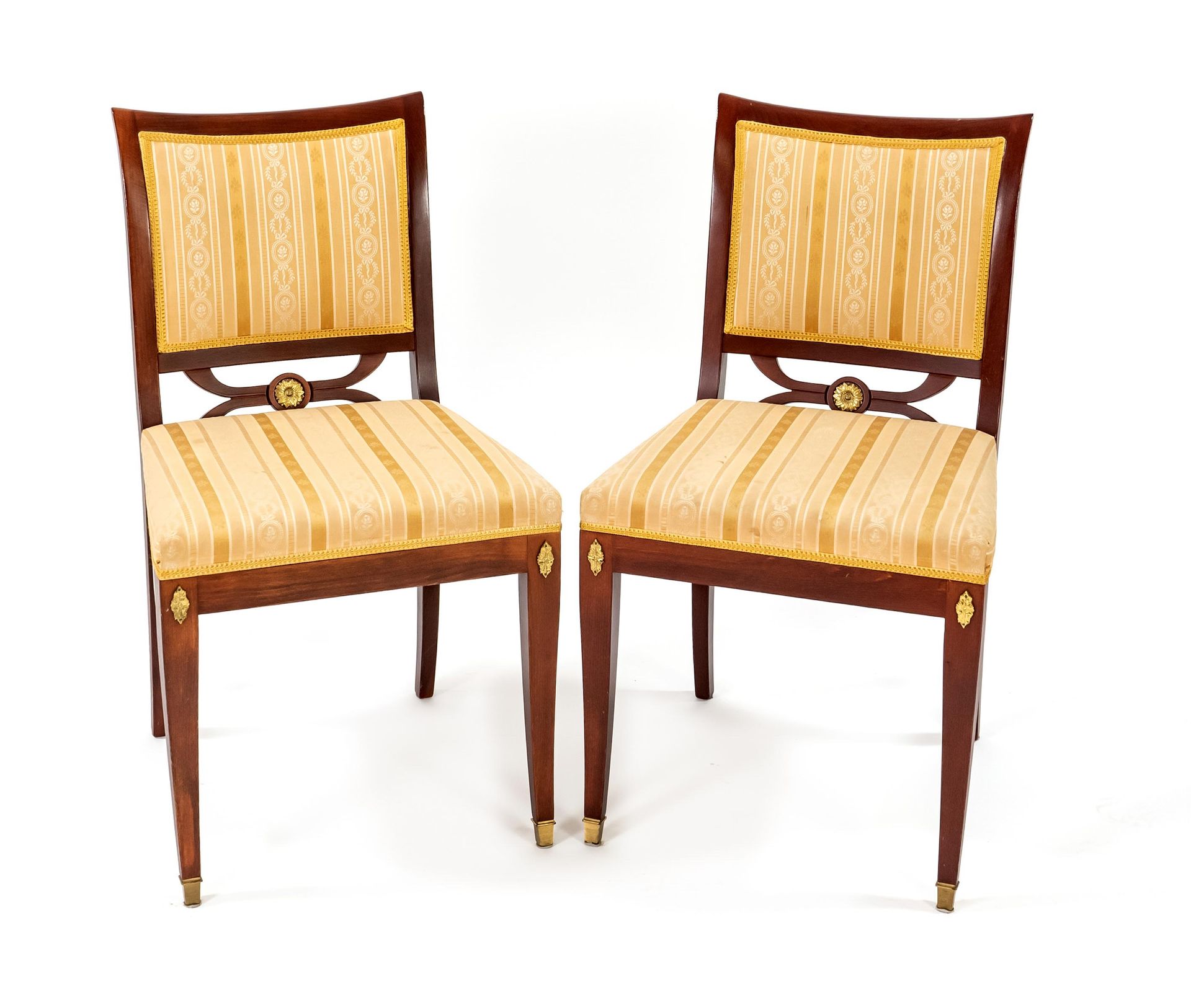 Null Biedermeier风格的一对椅子，20世纪中期，山毛榉木染色桃花心木，81 x 45 x 50厘米。
