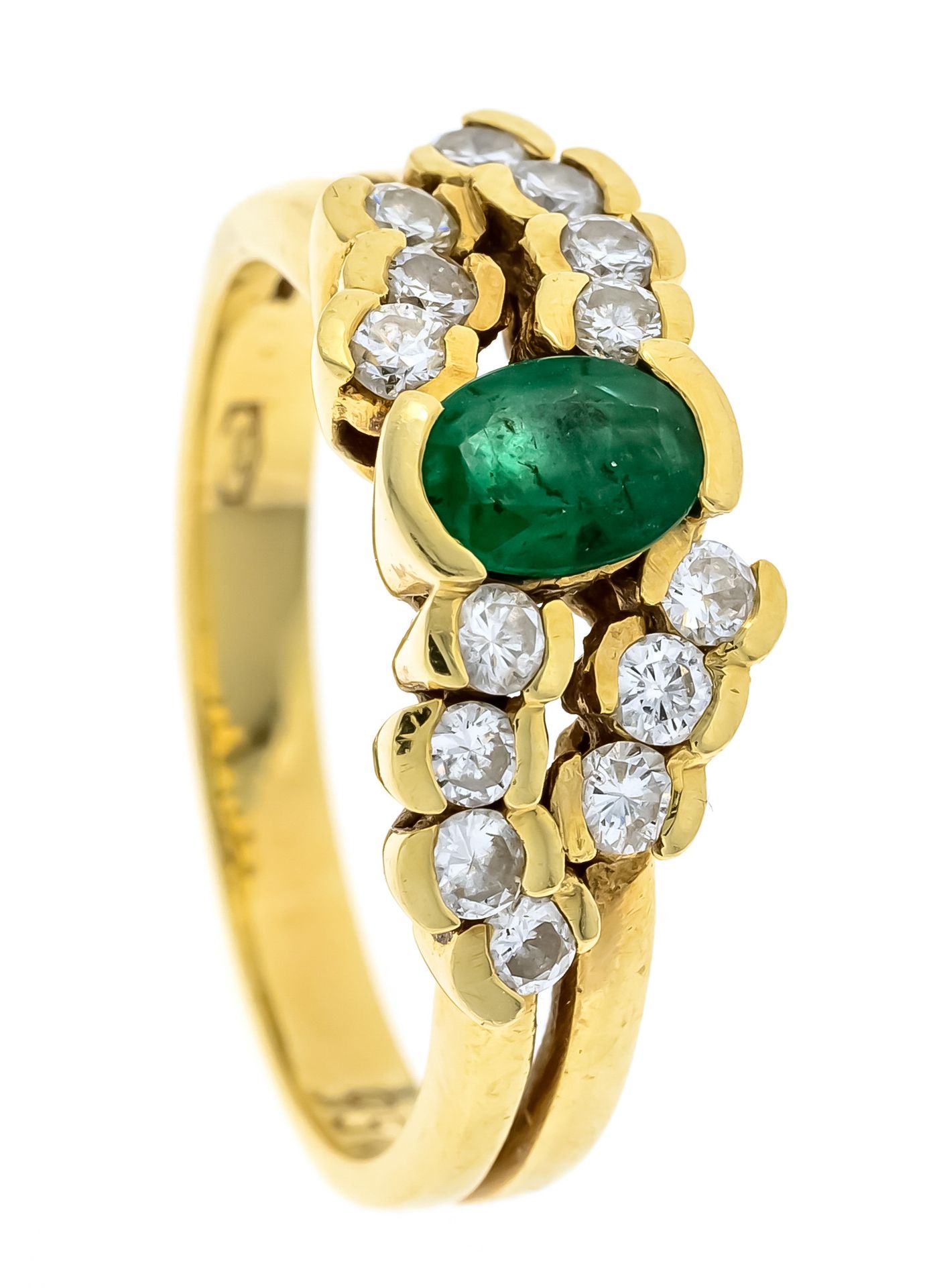 Null 祖母绿钻石戒指GG 585/000，镶有一颗6 x 4.4毫米的椭圆形刻面祖母绿和14颗明亮式切割钻石，加起来有0.56克拉（有印记）。0.56克拉（&hellip;
