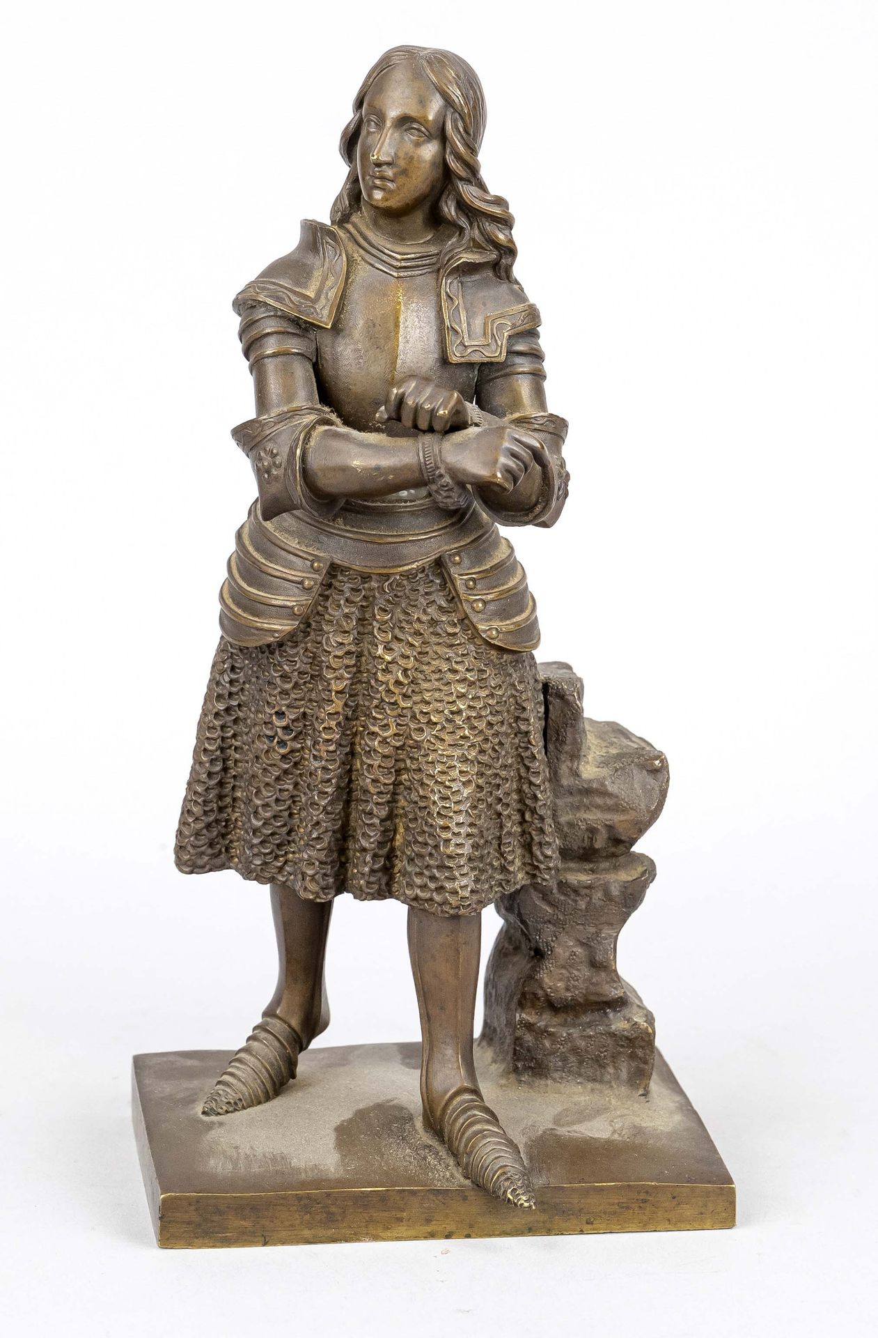 Null 1880年左右的雕塑家，圣女贞德，以雕塑家Marie d'Orleans的风格描绘了双手交叉和盔甲，浅棕色的铜制长方形基座，无签名，作为手部支撑的剑丢&hellip;