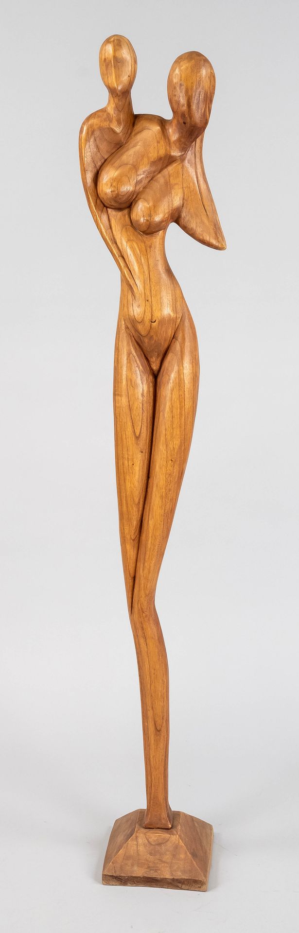 Null 匿名雕塑家 20世纪下半叶，大型抽象女性形象，由轻木制成，站在长方形基座上，没有签名，高155厘米