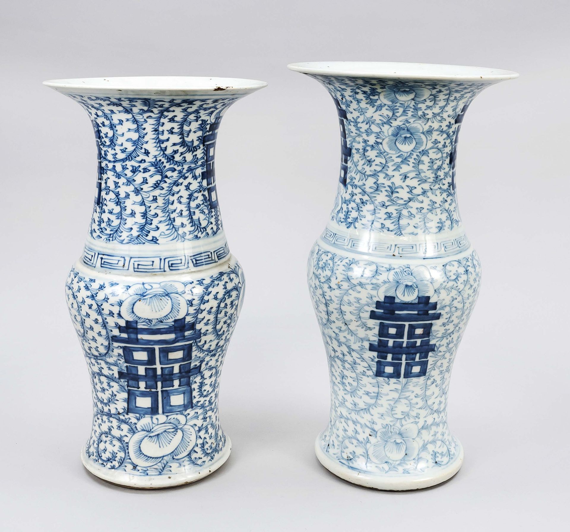 Null Pareja de jarrones Gu, China, dinastía Ming(1368-1644), periodo Chenghua(14&hellip;