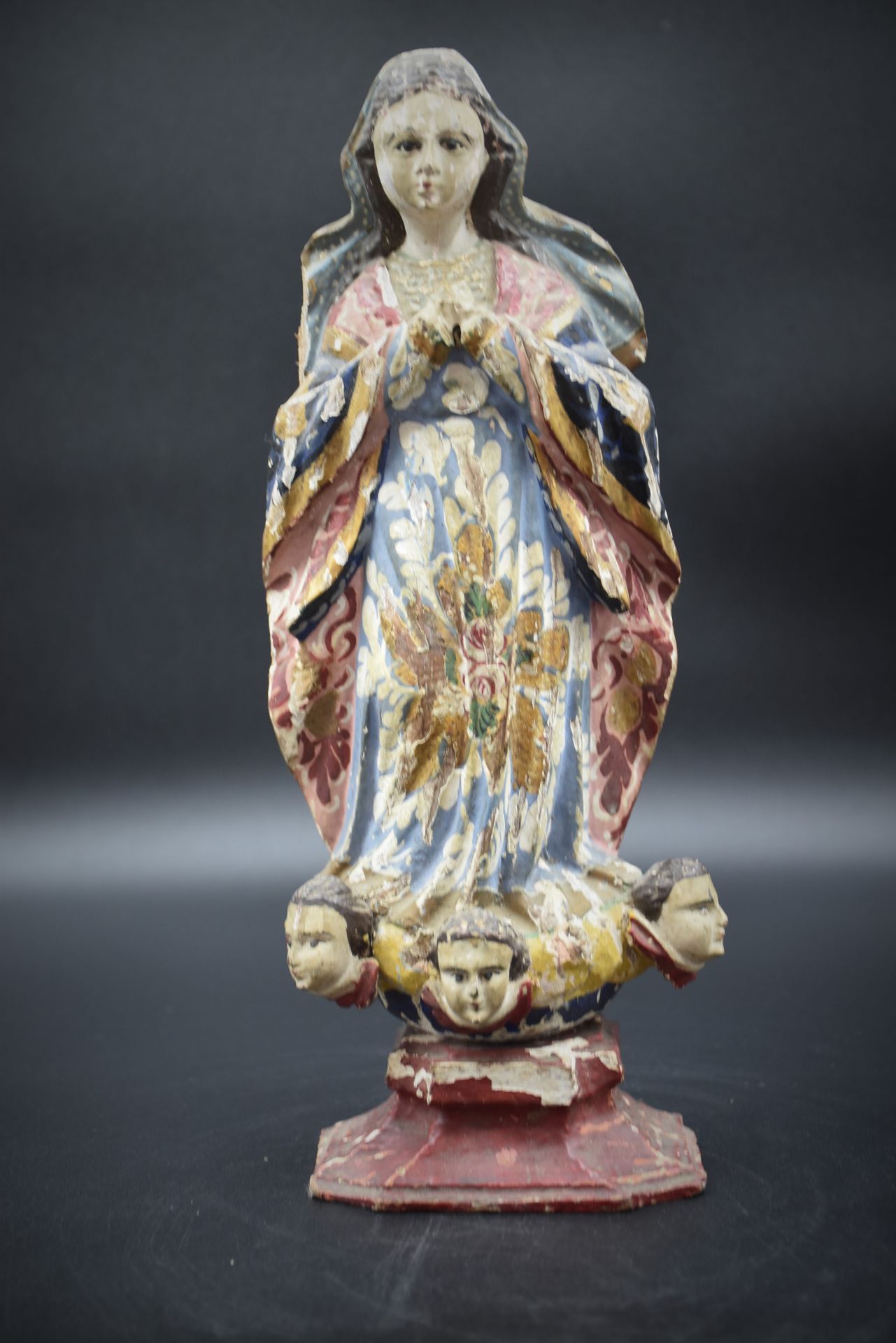 Null Vierge en prière, bois sculpté et polychromé XVIII ème siècle. Ht : 30 cm. &hellip;