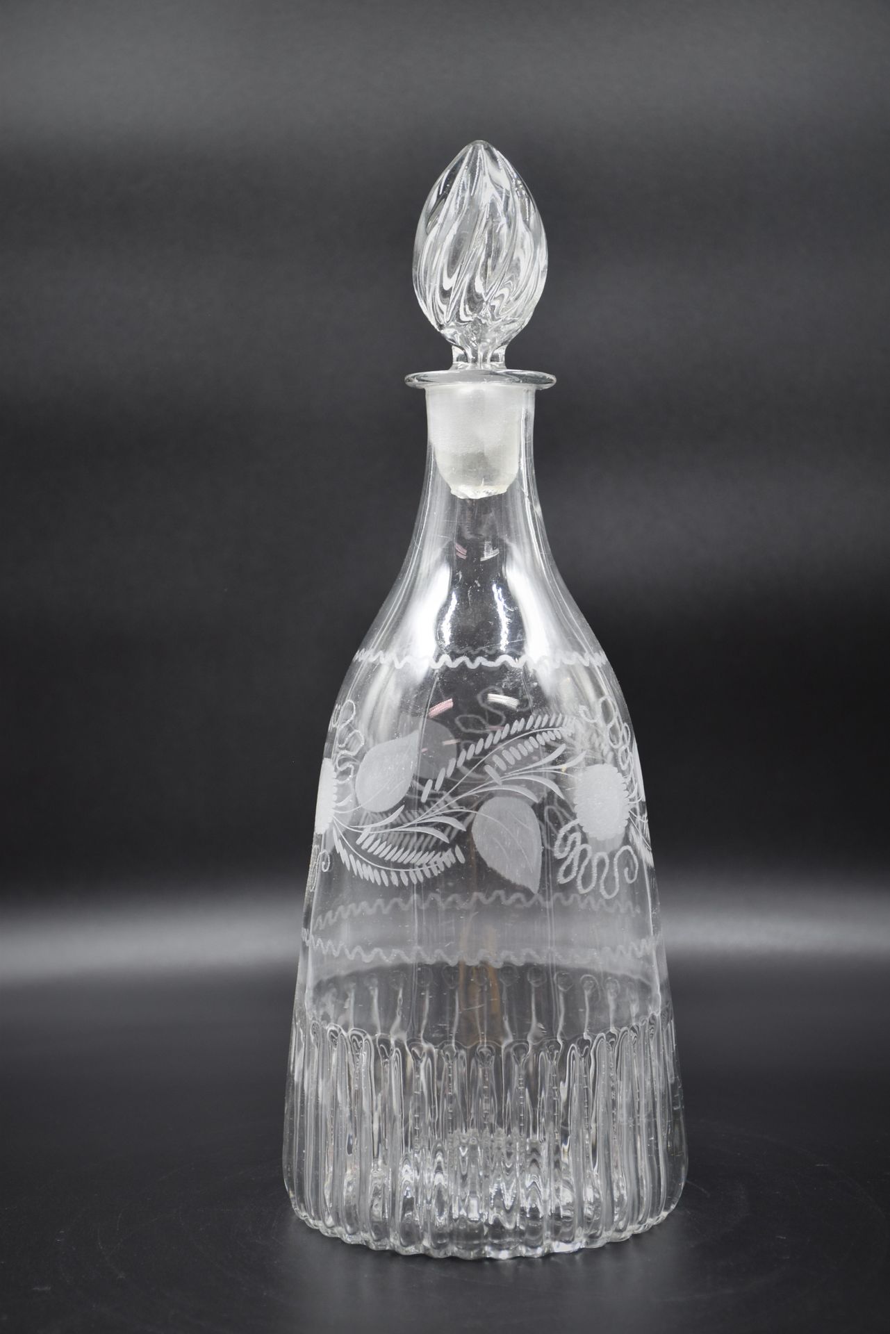 Null Carafe en verre de Rance. Forme poire Début XIX ème siècle. Ht 37 cm.