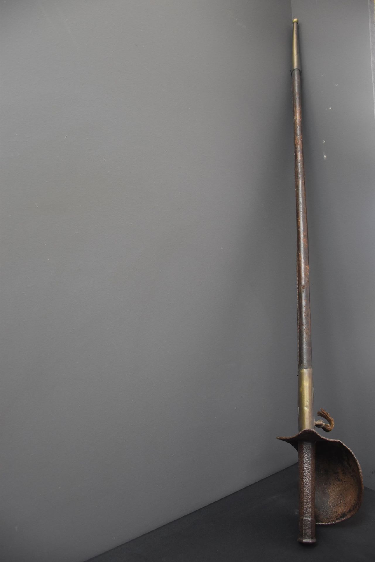 Null 登机剑，型号为33marine，制造为Châtellerault。腐蚀的手柄。