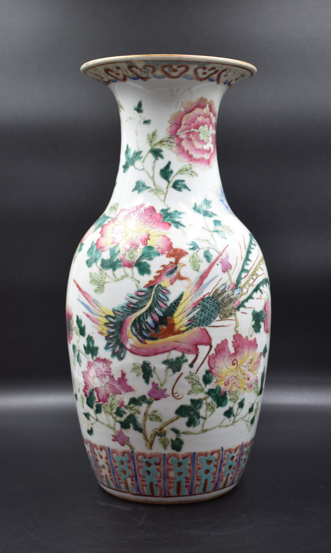 Null 十九世纪中国瓷器花瓶，有凤凰装饰。高度：45厘米。