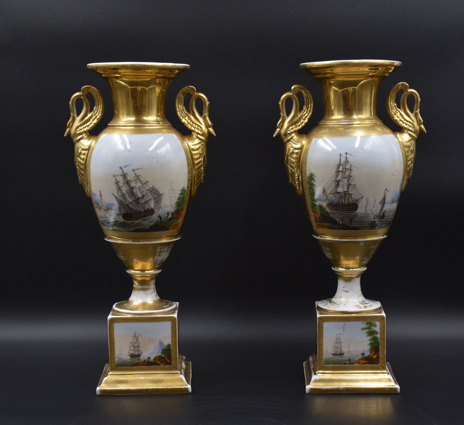 Null Paire de vases en porcelaine de Bruxelles de style Empire, début XIX ème à &hellip;