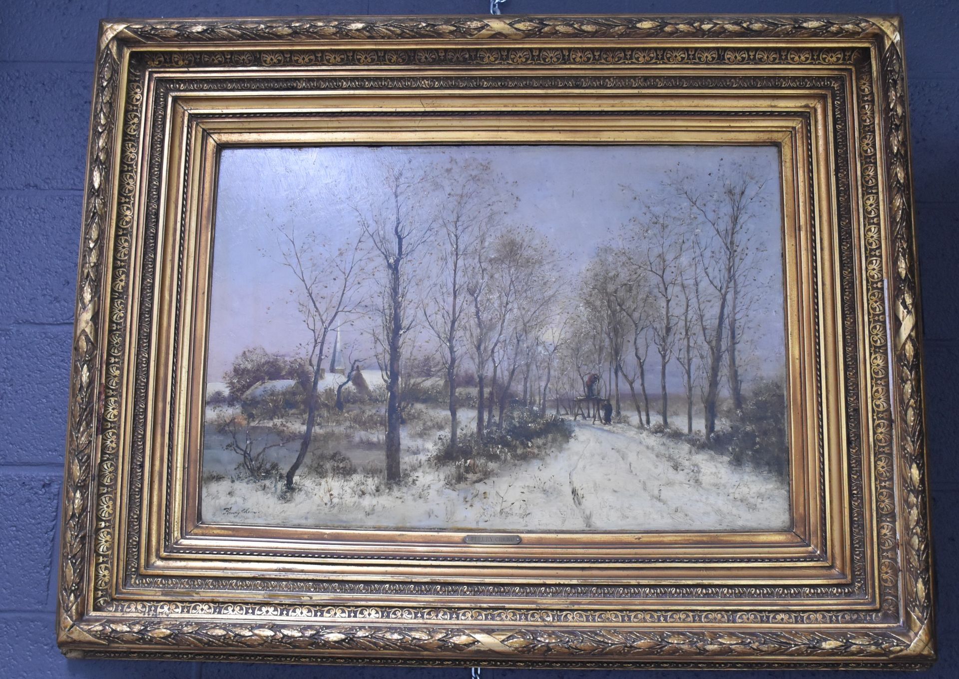 Null Fleury CHENU (1833-1875)。法国学校。雪景，两个伐木工人在村庄的入口处。板上油彩。尺寸：82 x 55厘米。原有镀金框架（略有缺&hellip;