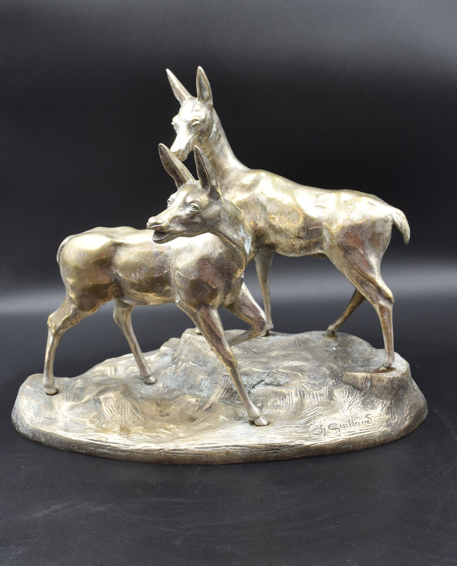 Guillaud, Charles (1925-2014) Charles GUILLAUD (1925-2014) 银色青铜组，一对鹿。高度：33厘米。