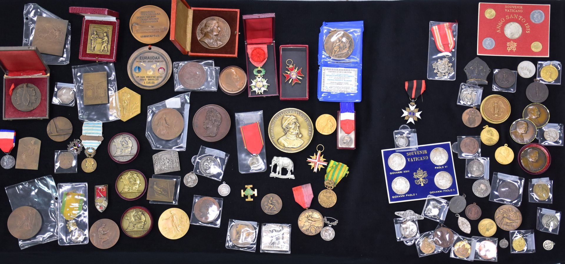 Null 
Various lot of 95 medals from a belgian private collection. Medal Vatican &hellip;