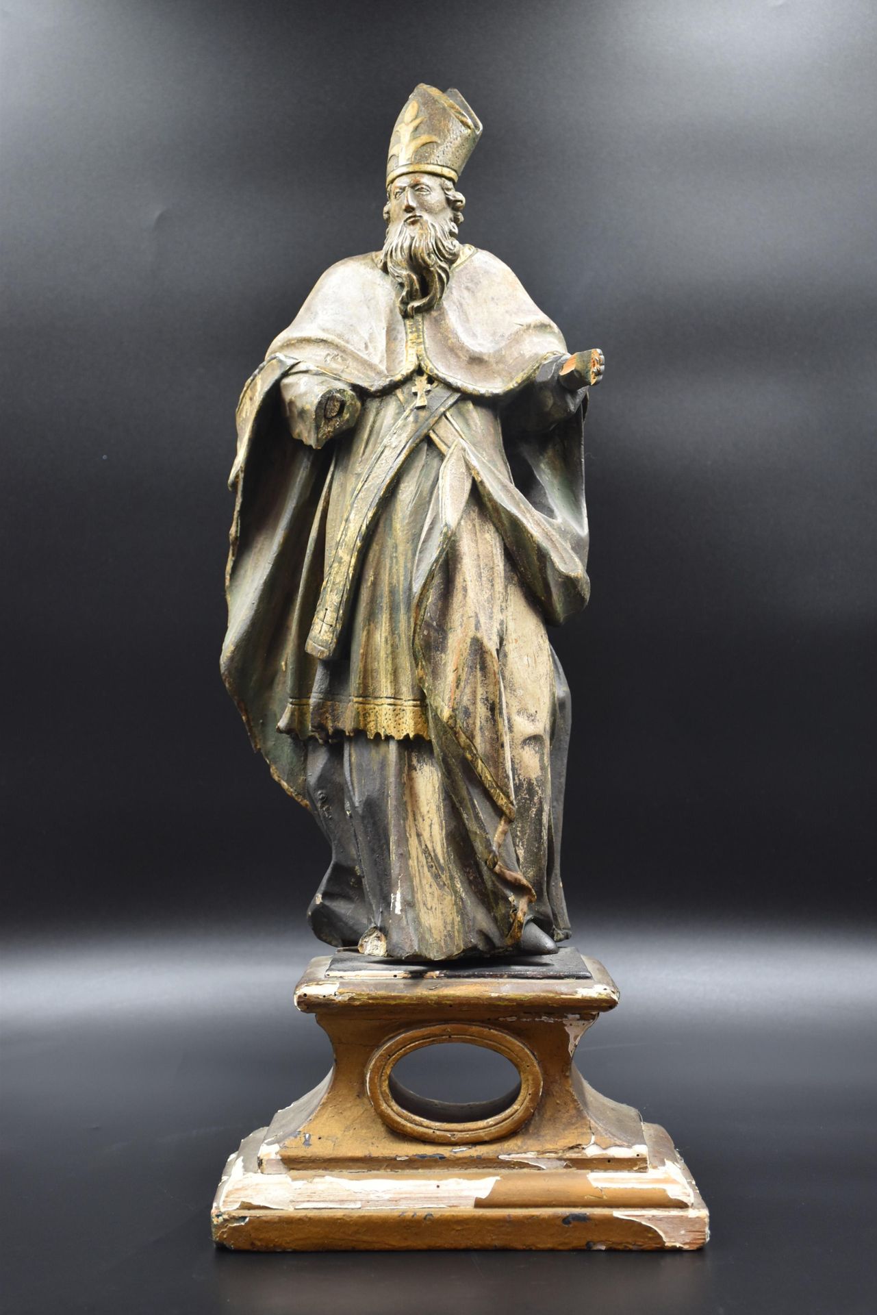Null Polychrome Holzskulptur des Heiligen Macharius von Antiochia. Höhe: 57,5 cm&hellip;
