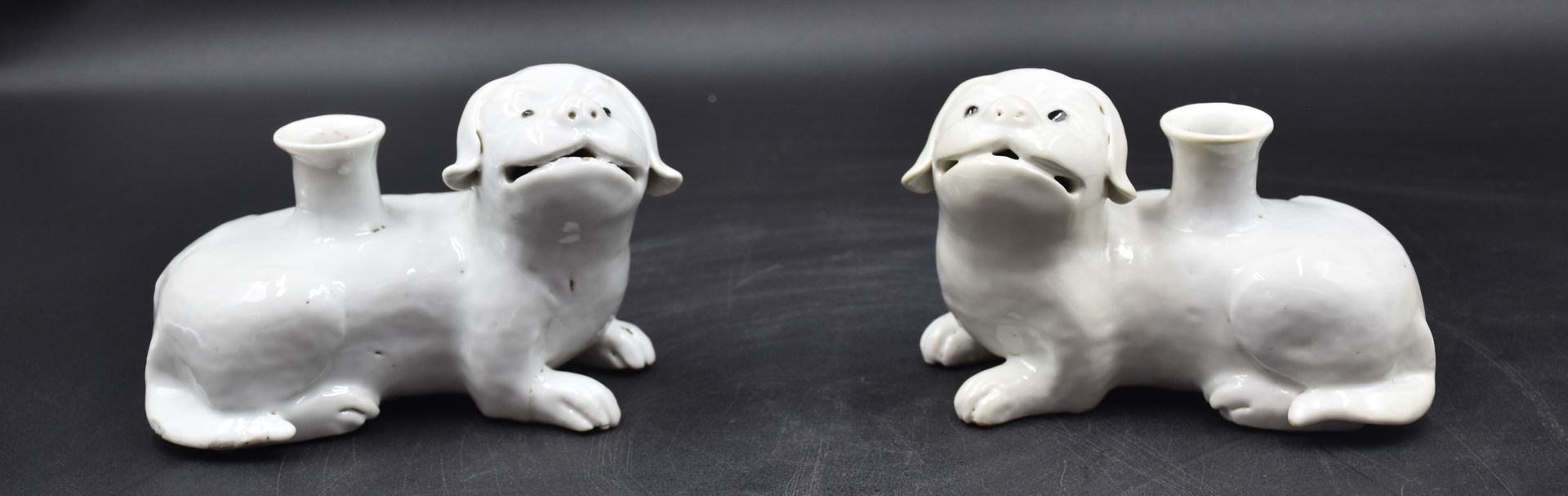 Null Pair of Noh dogs as candlesticks. White Chinese porcelain. Height : 12 cm. &hellip;