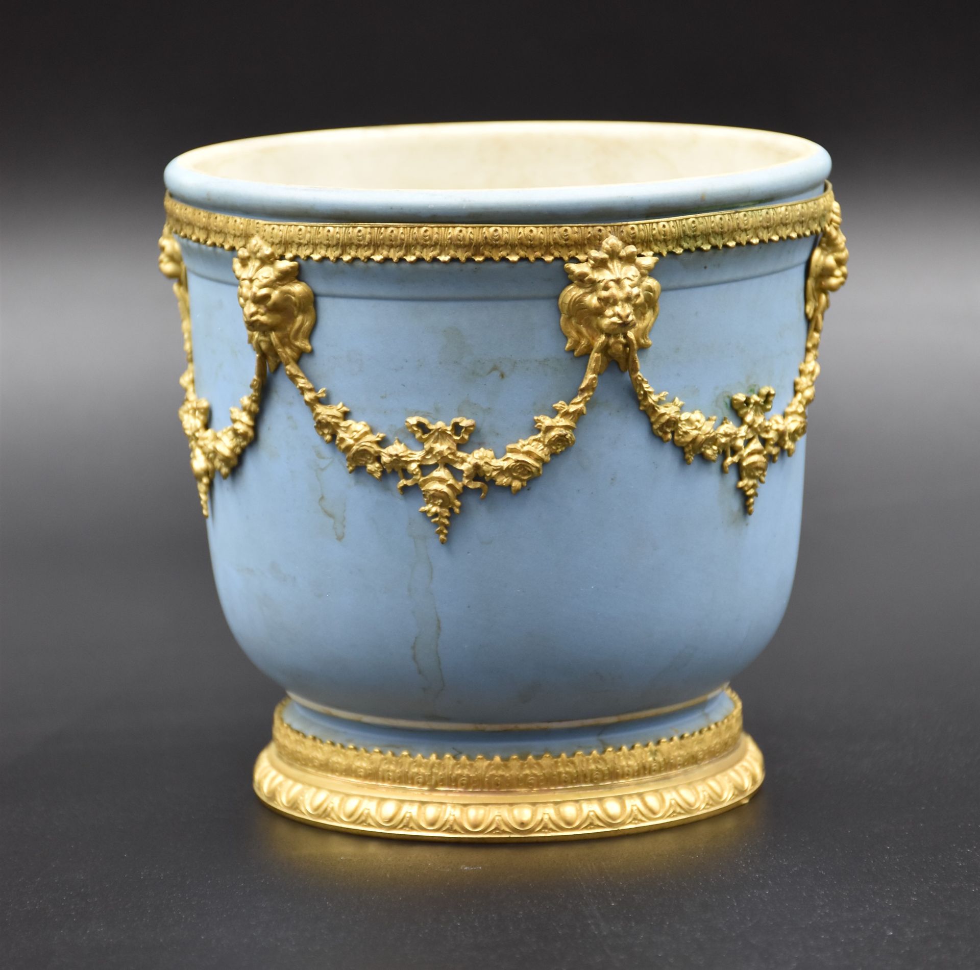 Null Wedgwood pot holder with finely chiseled gilded copper ornaments. Diameter &hellip;