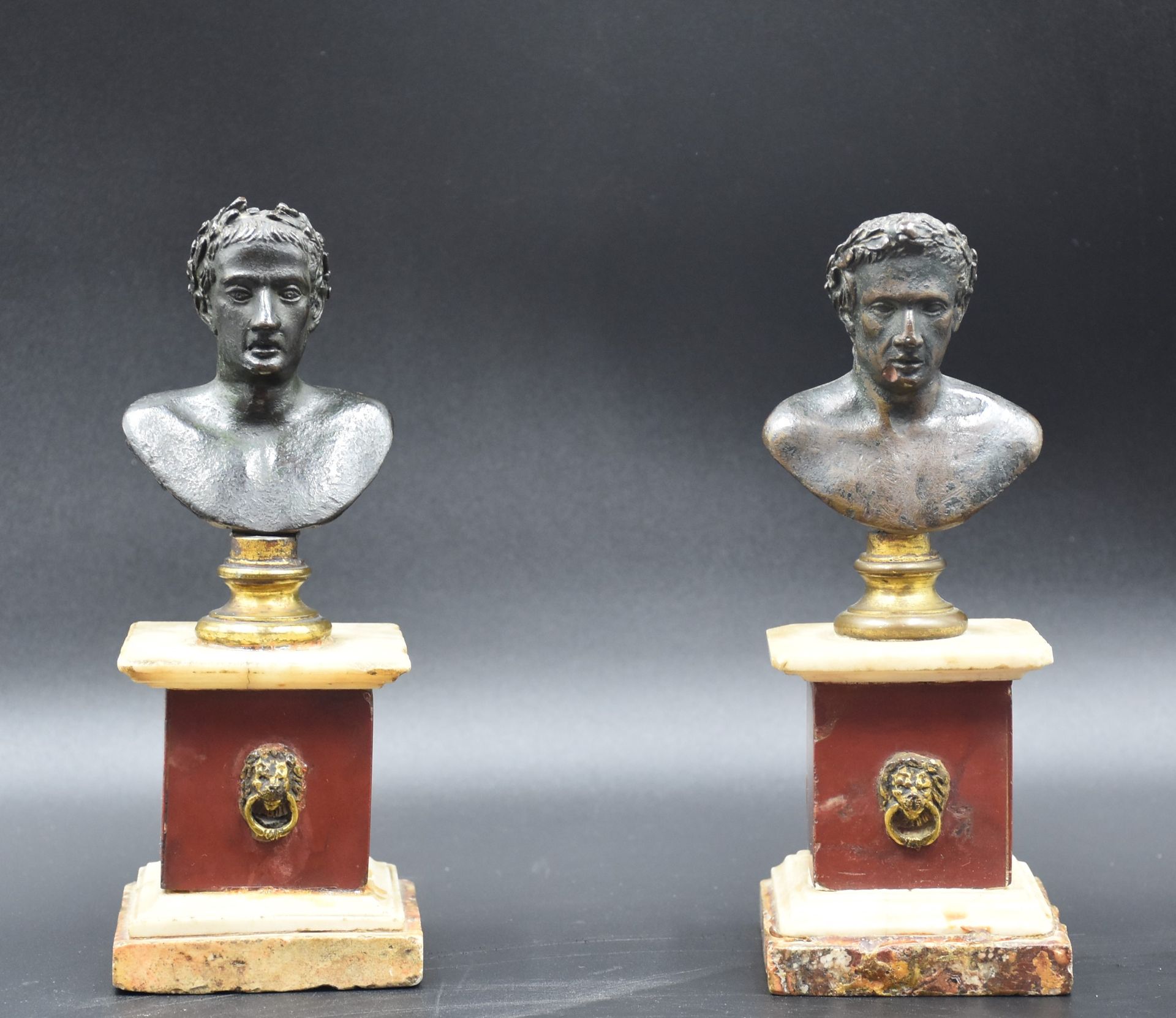 Null Pair of antique bronze busts on square marble bases composed of three diffe&hellip;