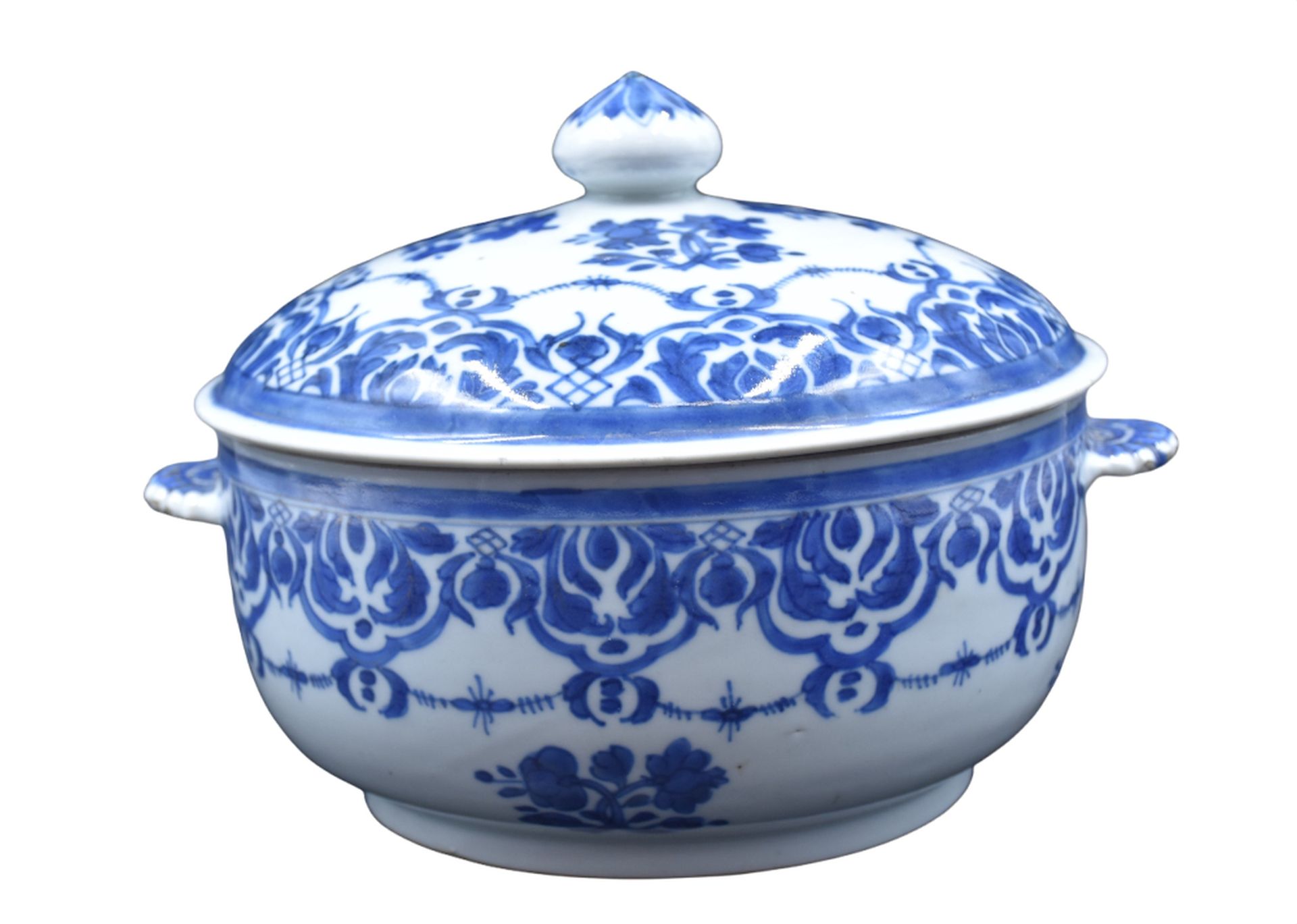 Null Covered tureen in porcelain of China. Height: 26 cm. Diameter: 30 cm. 

NL:&hellip;