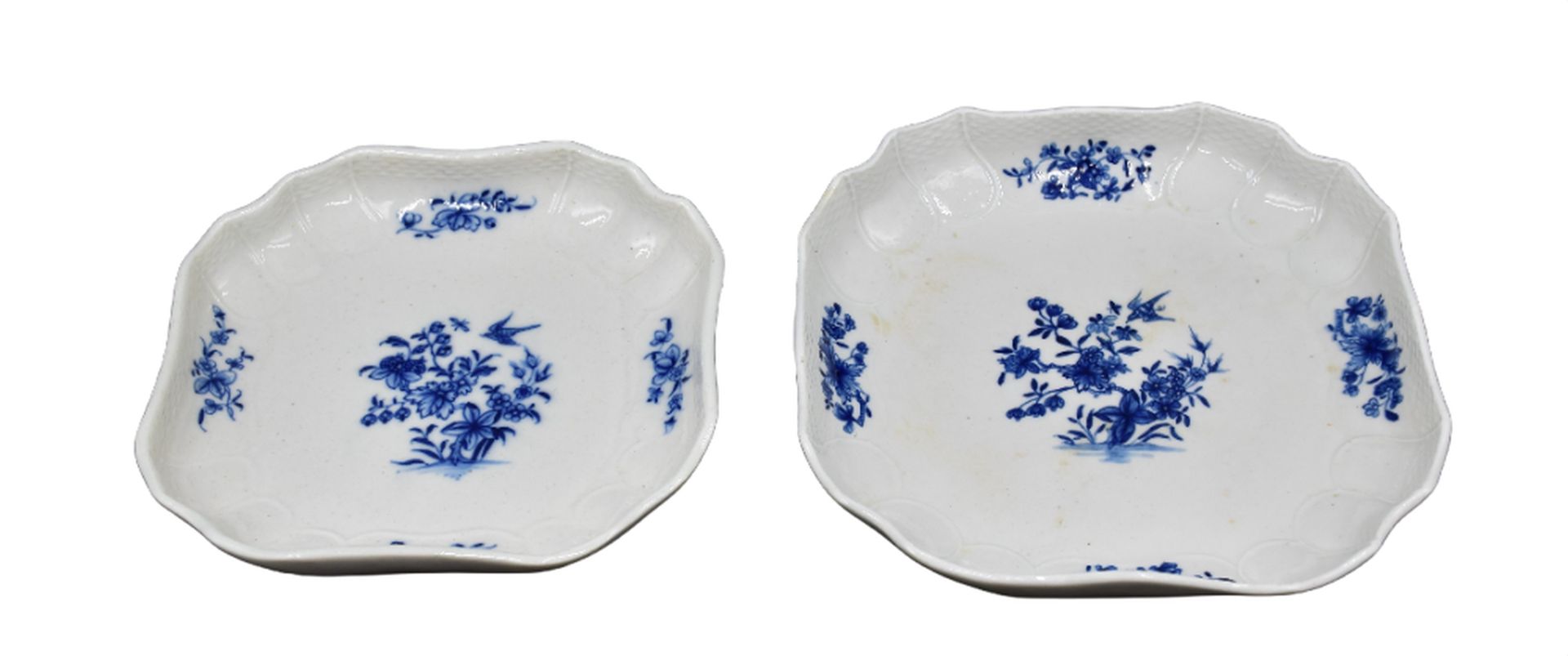 Null Two Tournai porcelain dishes, decorated with Ronda and a bird. Diameter: 17&hellip;