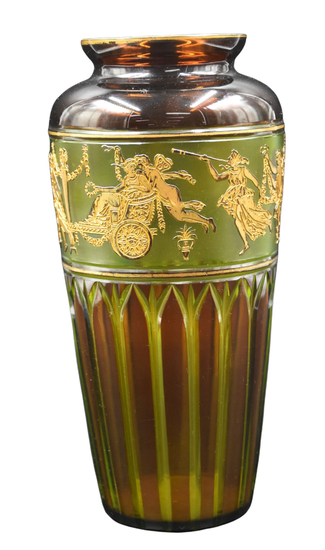 Null 一个Val Saint Lambert维也纳的水晶花瓶，背景是Urane，有 "Danse de Flore "的装饰。金色的签名。高度：25.5厘米&hellip;