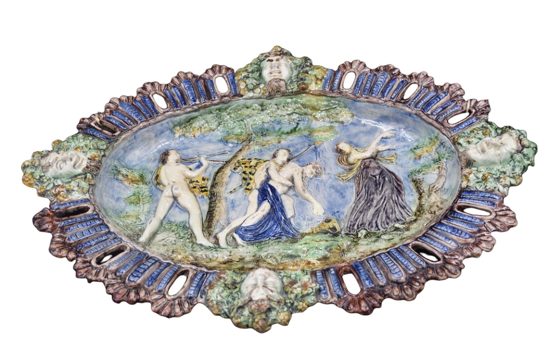 Null Suite de Palissy France XIXème siècle. Plat ovale en majolique décoré au ce&hellip;