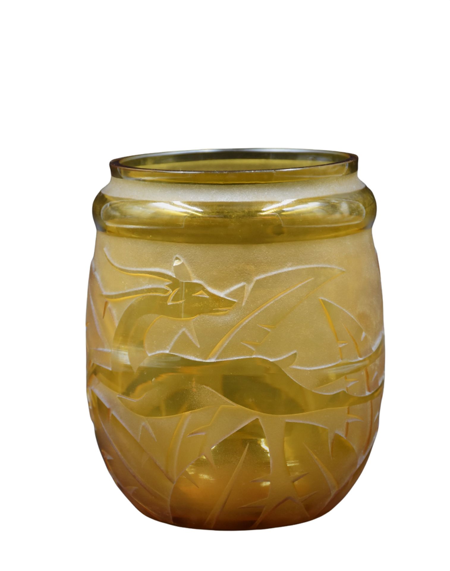 Null 来自中部地区的装饰艺术喷砂玻璃花瓶。(Scailmont或Manage)。风格化的羚羊装饰。高度：15厘米。 

荷兰：中部地区装饰艺术风格的玻璃房。&hellip;