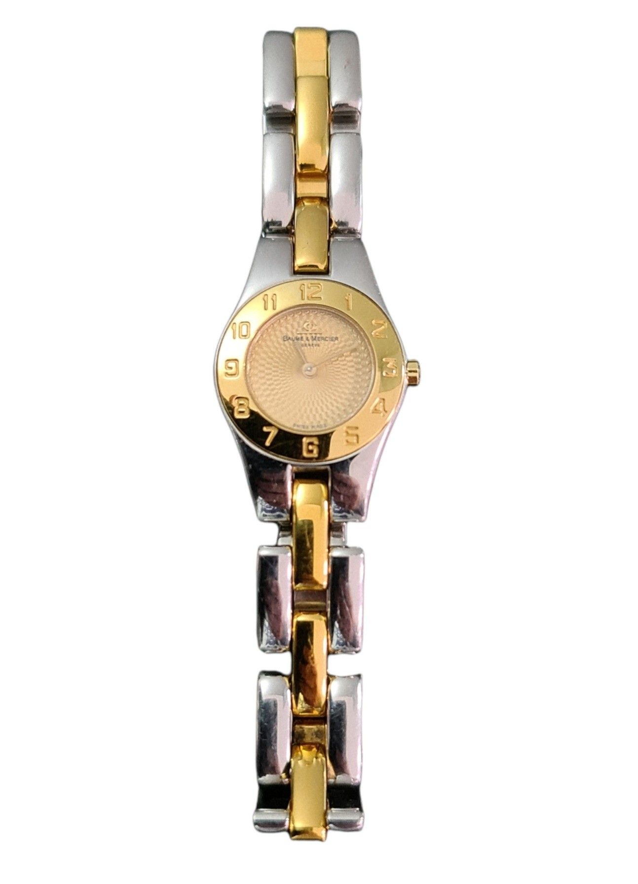 Null Baume & Mercier（名士）Linea型号的女士手表，石英机芯 

NL: 名士的女士腕表，模型Linea，石英腕表
