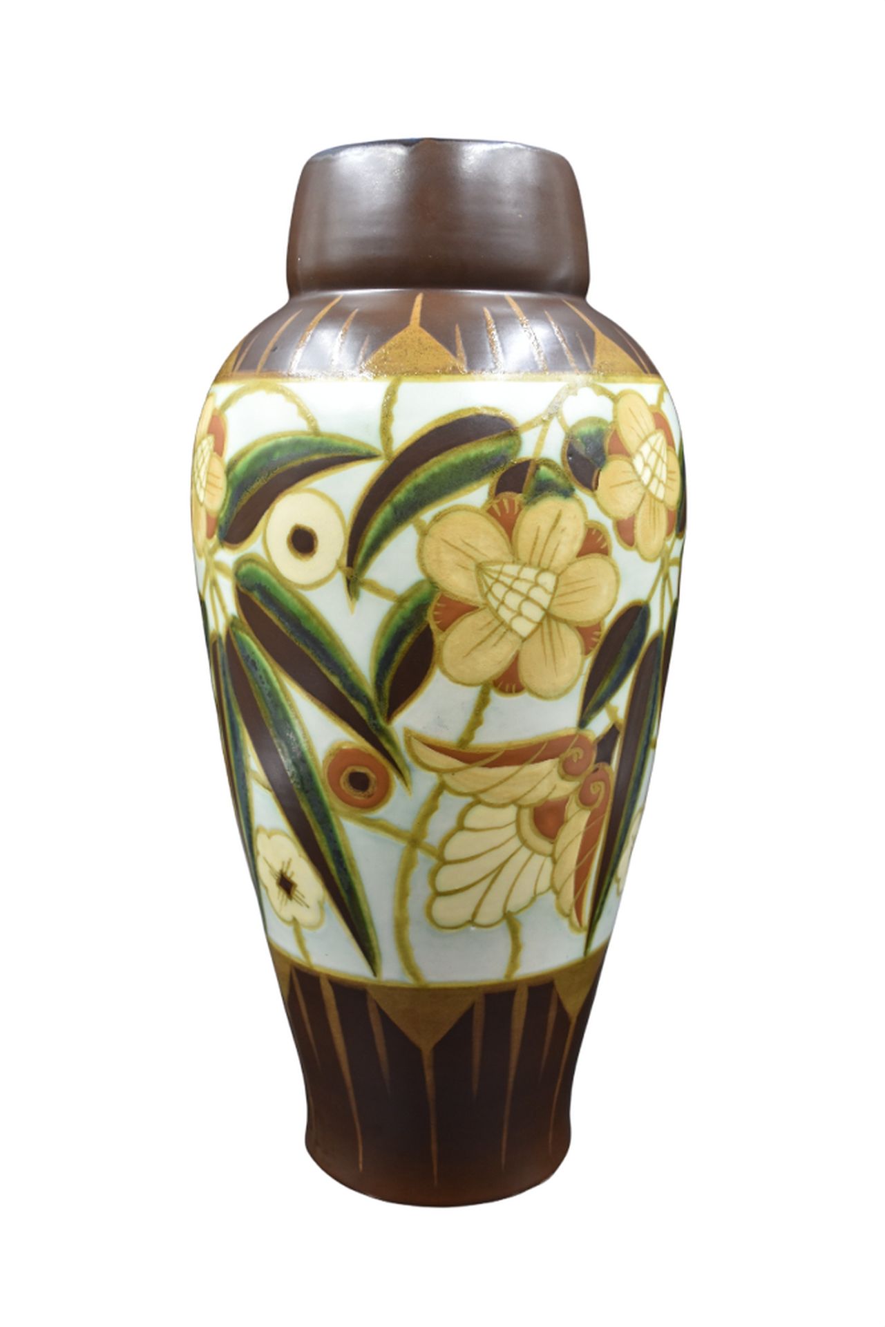 Null Boch Kéramis花瓶，带有栗子树叶。D.1847.高度：41厘米。颈部内的釉面有一小块脱色斑，并不是一个缺口。 

NL: Boch Kéra&hellip;
