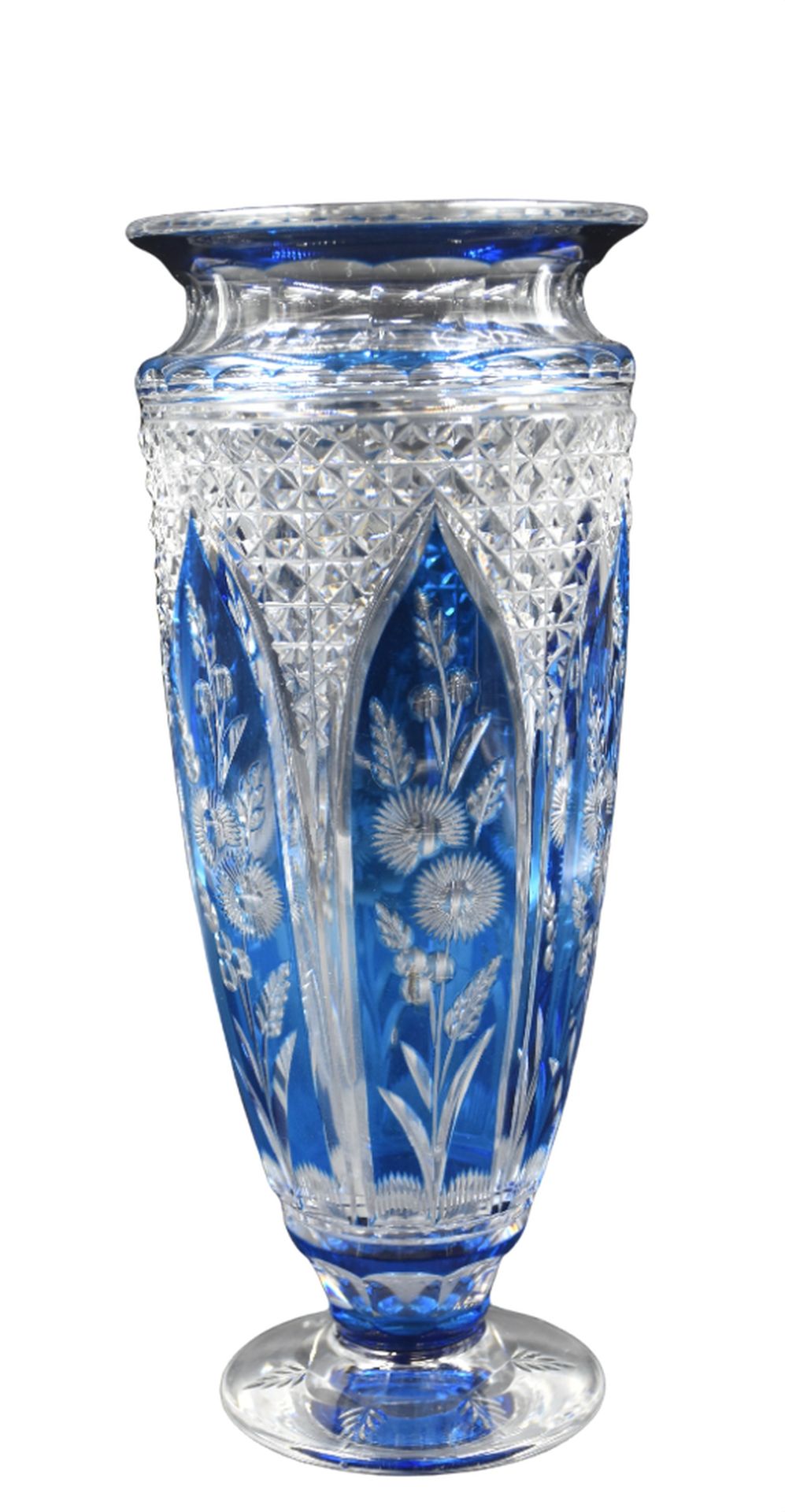 Null Vase en cristal richement taillé du Val Saint Lambert. Petites fleurs taill&hellip;
