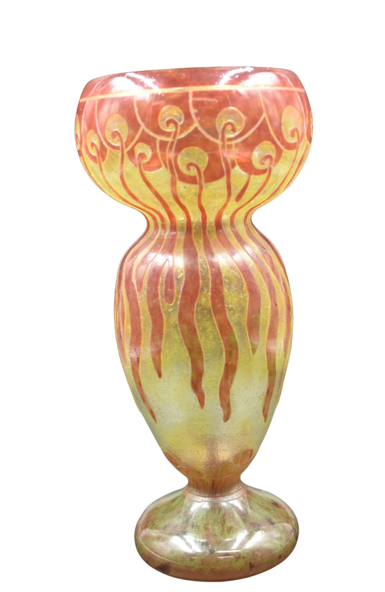Null 法国玻璃。新艺术风格的花瓶，有多层次和酸蚀的海藻装饰。与贝林戈特的签名。高度：34厘米。 

NL：Frans glas。新艺术风格的花瓶，带有mee&hellip;