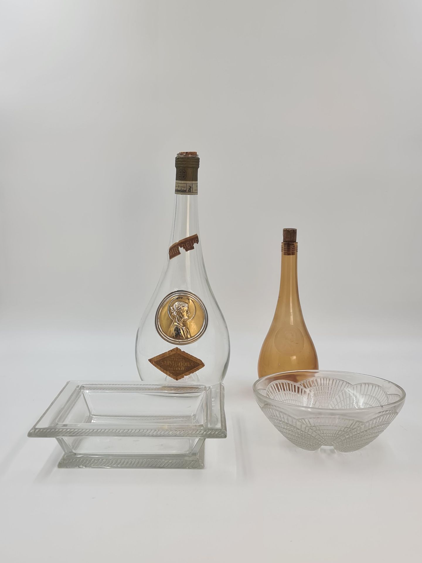 René Lalique (1860-1945). 勒内-拉里克（1860-1945）。地段分别由以下部分组成：:两瓶Clos Sainte Odile，带有典&hellip;