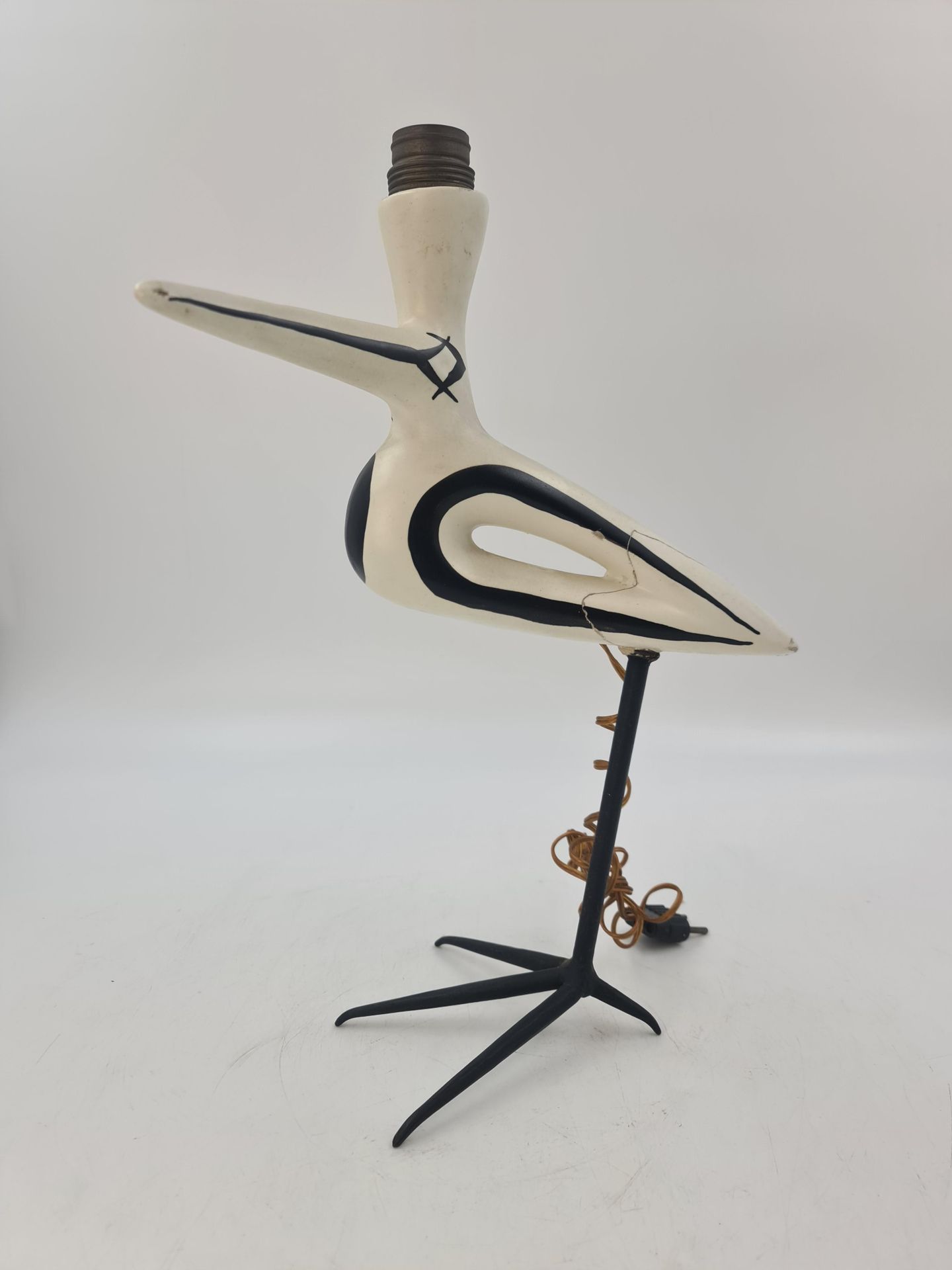 Roger CAPRON (1922-2006). 罗杰-卡普隆（1922-2006）。Vallauris。罕见的变焦灯模型鸟。大约在1950年。白色和黑色的珐&hellip;
