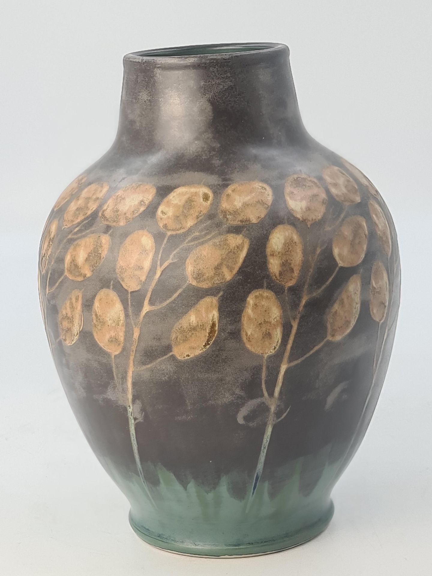Charles CATTEAU (1880-1966). 查尔斯-CATTEAU（1880-1966）。Boch Keramis炻器的花瓶。饰有教皇的硬币。D.&hellip;