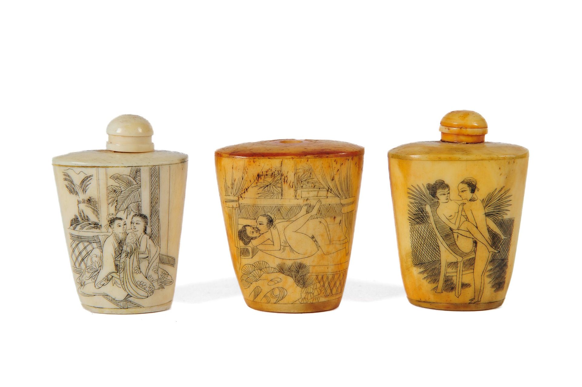 Null Lot of 3 perfume holders In bone, parts engraved with erotic scenes of orie&hellip;