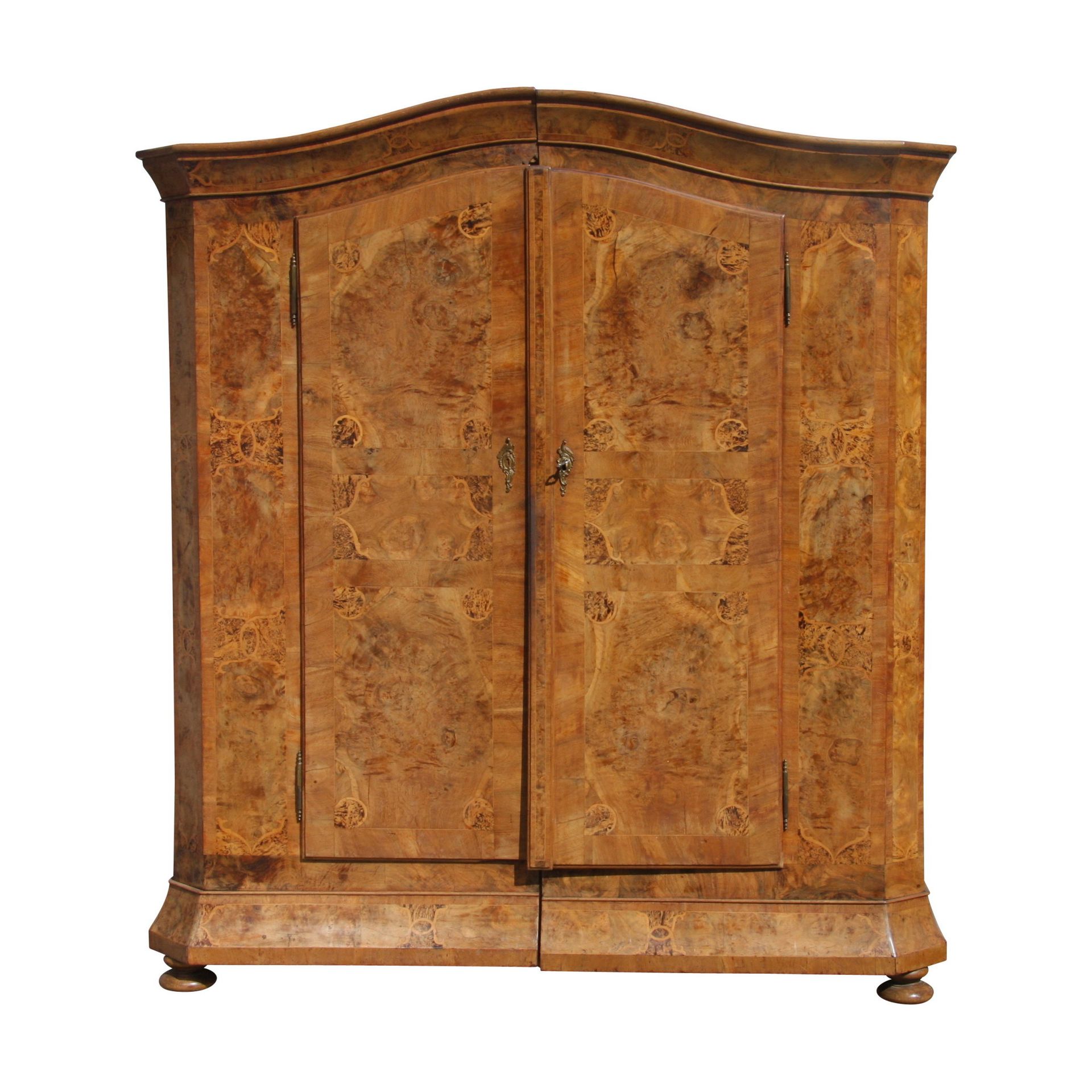 Null 1 Grande armoire - penderie Louis XIV richement marqueté.

Suisse (Bâle), 1&hellip;