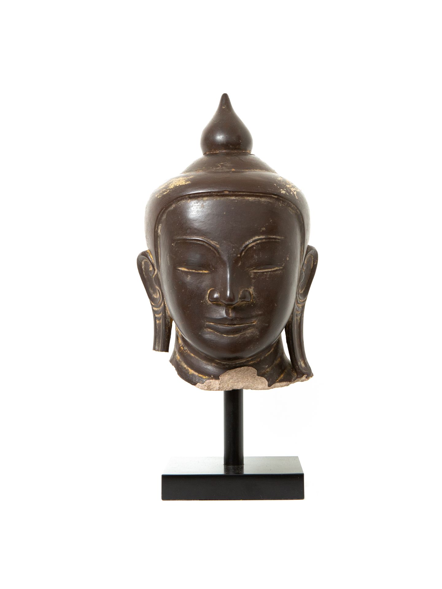 Null Birmanie, XVIIe siècle 

Importante tête de bouddha en grés laqué brun et t&hellip;