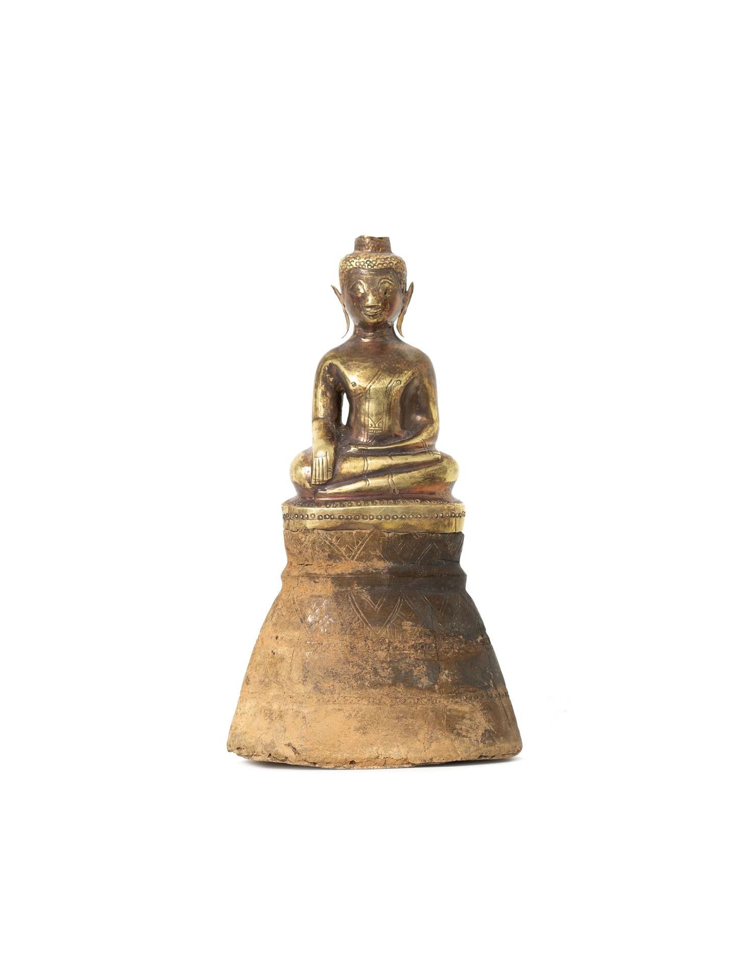 Null Laos, 15. Bis 18. Jahrhundert

Buddha-Figur in Repoussé-Gold, auf hohem Ter&hellip;