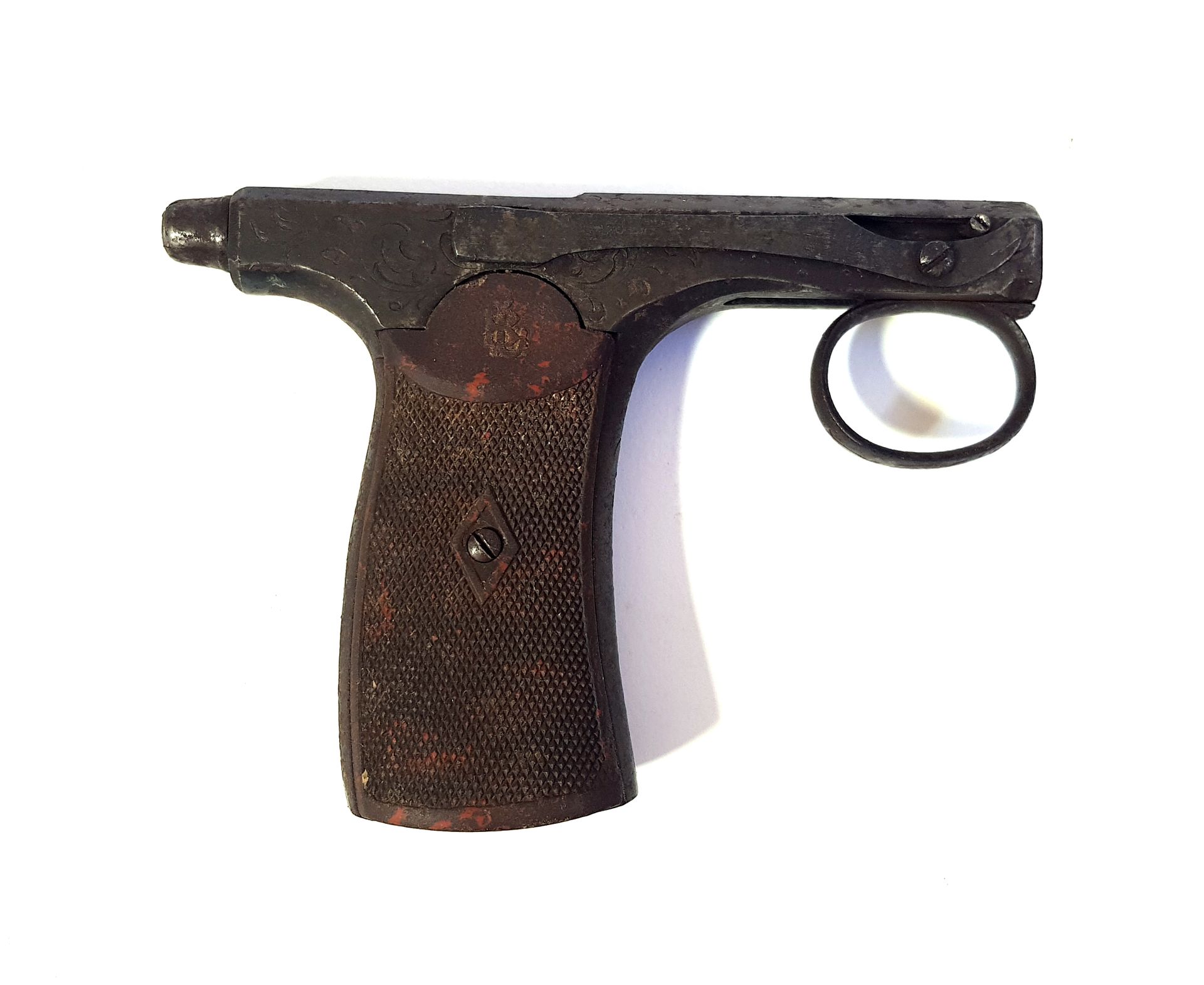 Null Pistole Typ Brun Latrige

L. 12,2 cm

Abnutzungen

Kategorie D - freier Ver&hellip;