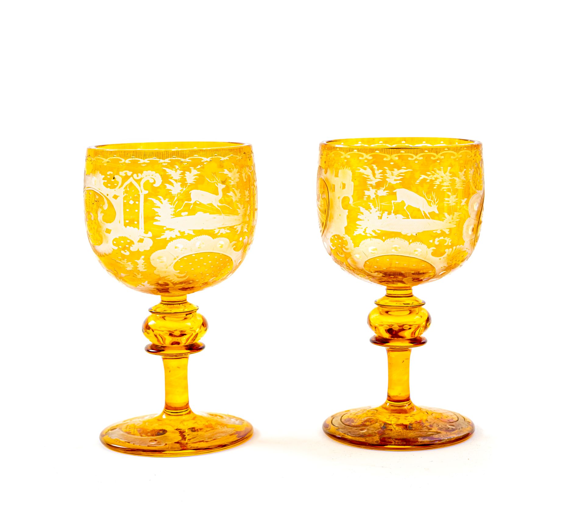 Null Pair of Bohemian crystal footed glasses in yellow hues

Engraved decoration&hellip;