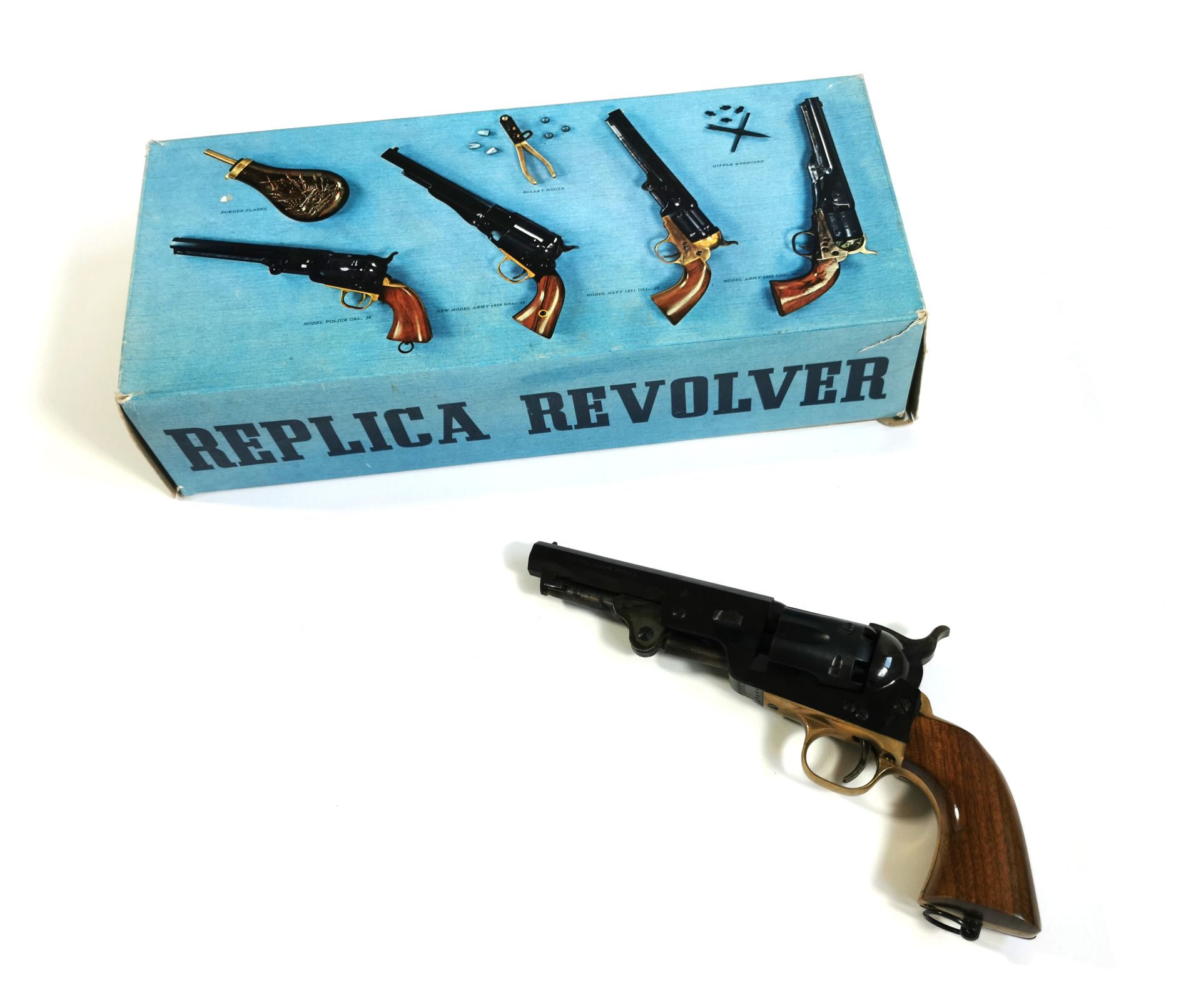 Null Réplique de revolver Navy 1851 cal. 36 fabriqué par EUROARMS

L. 25,5 cm

C&hellip;