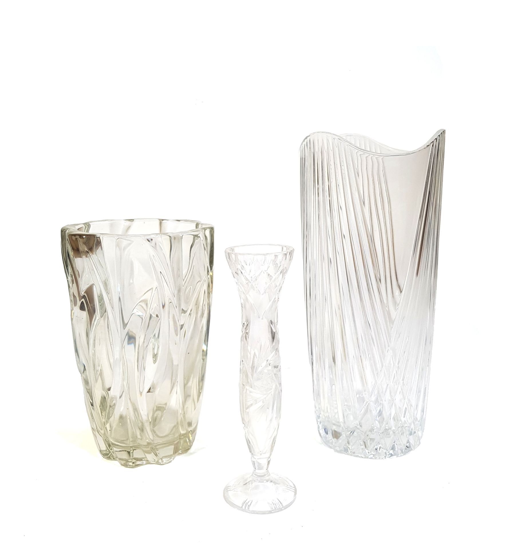 Null Trois vases en cristal taillé

H. Entre 20,5 et 30 cm