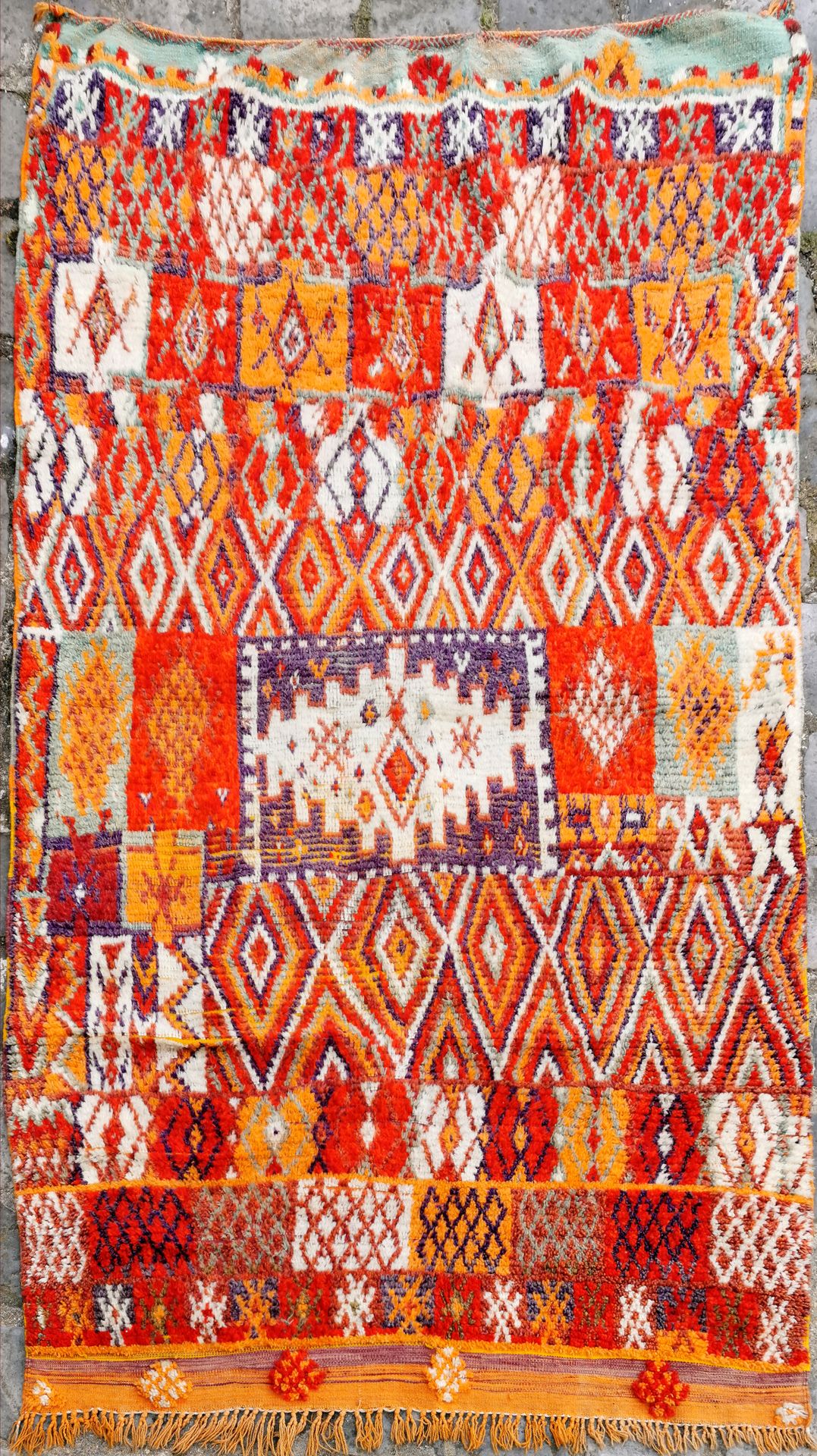 Null 1940/1950年左右的拉巴特老城（摩洛哥）。

技术特点：羊毛基础上的羊毛绒。

其原始的Kilim带有狼蛛和风格化钻石的几何装饰，红宝石、橙色、&hellip;