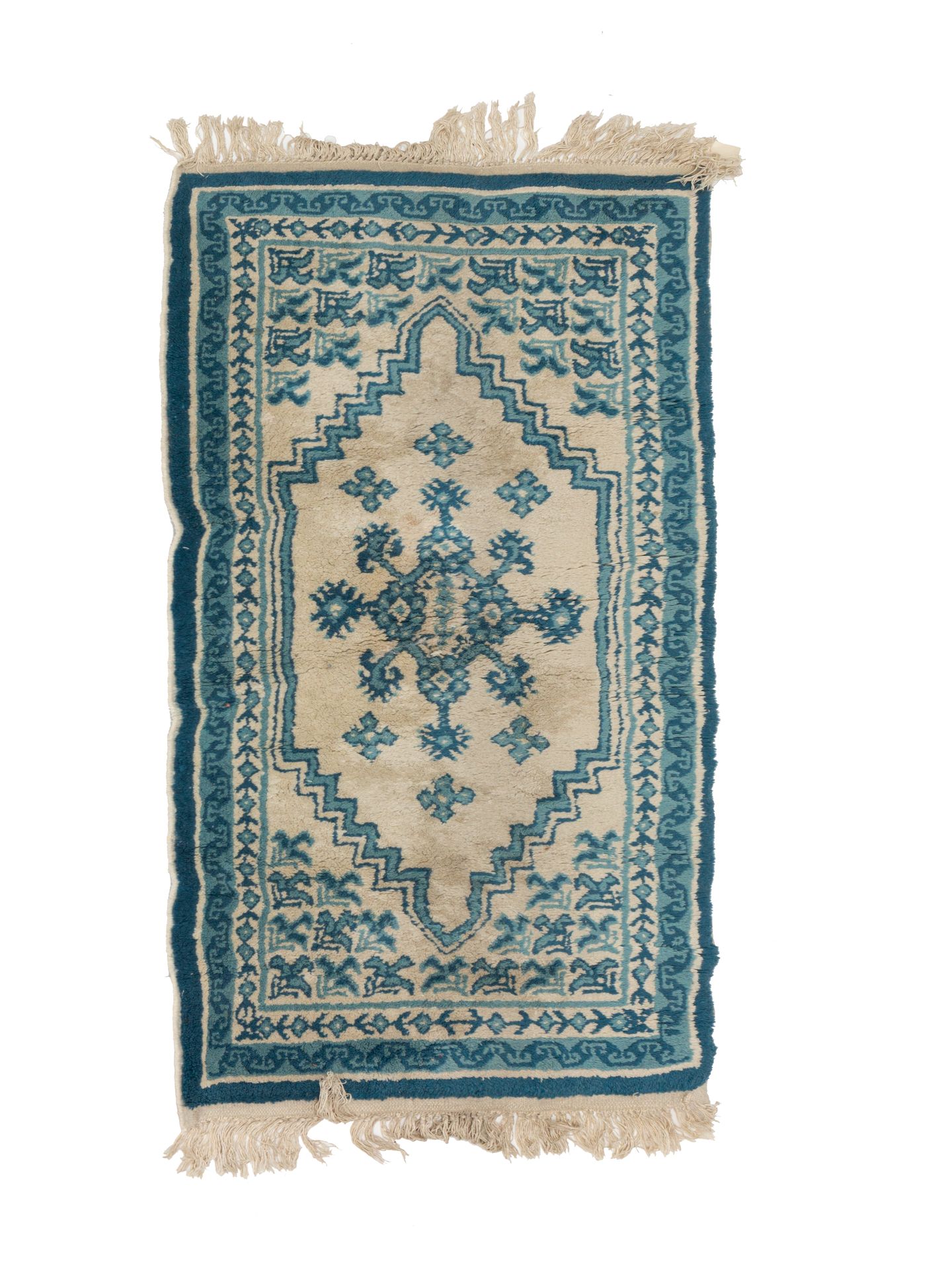 Null 20世纪中期的藏毯

技术特点: 羊毛天鹅绒，棉质底板

象牙色背景，绿松石蓝色几何花纹装饰

总体状况良好

尺寸：137 x 081厘米