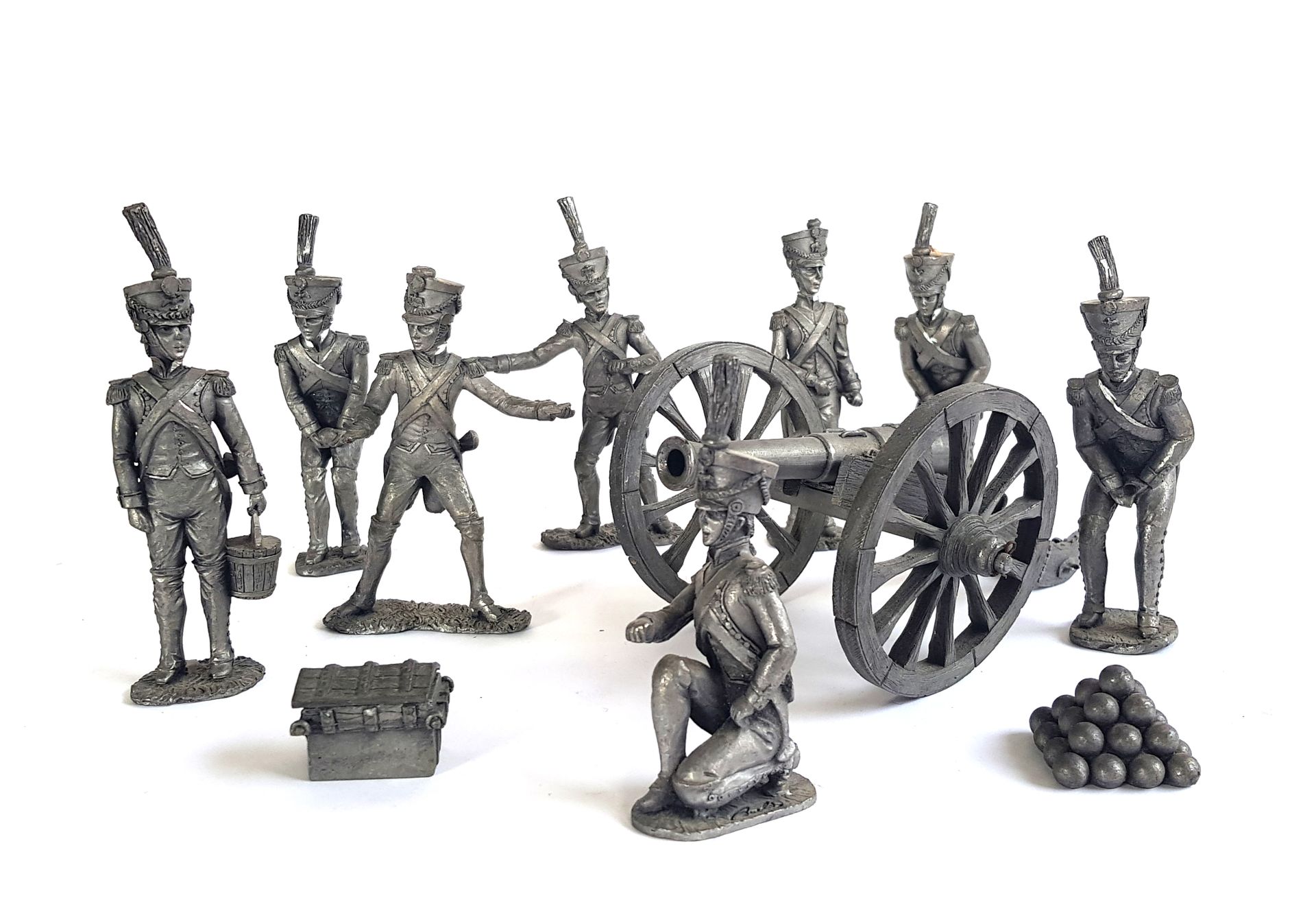Null Set of small pewter soldiers representing eight gunners of the Ist Empire, &hellip;